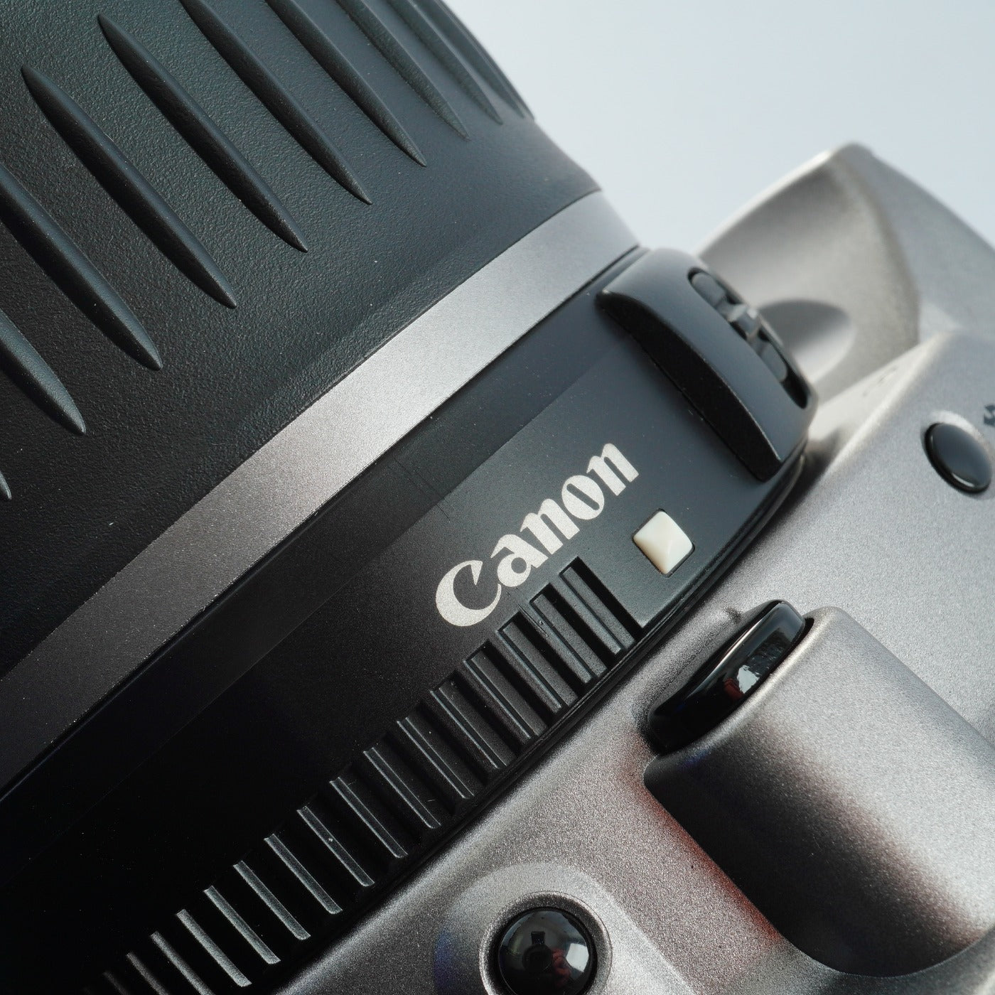 Canon EOS Kiss Digital N + EF-S 18-55mm F3.5-5.6 USM + CF Card 256MB デジタル一眼レフカメラ