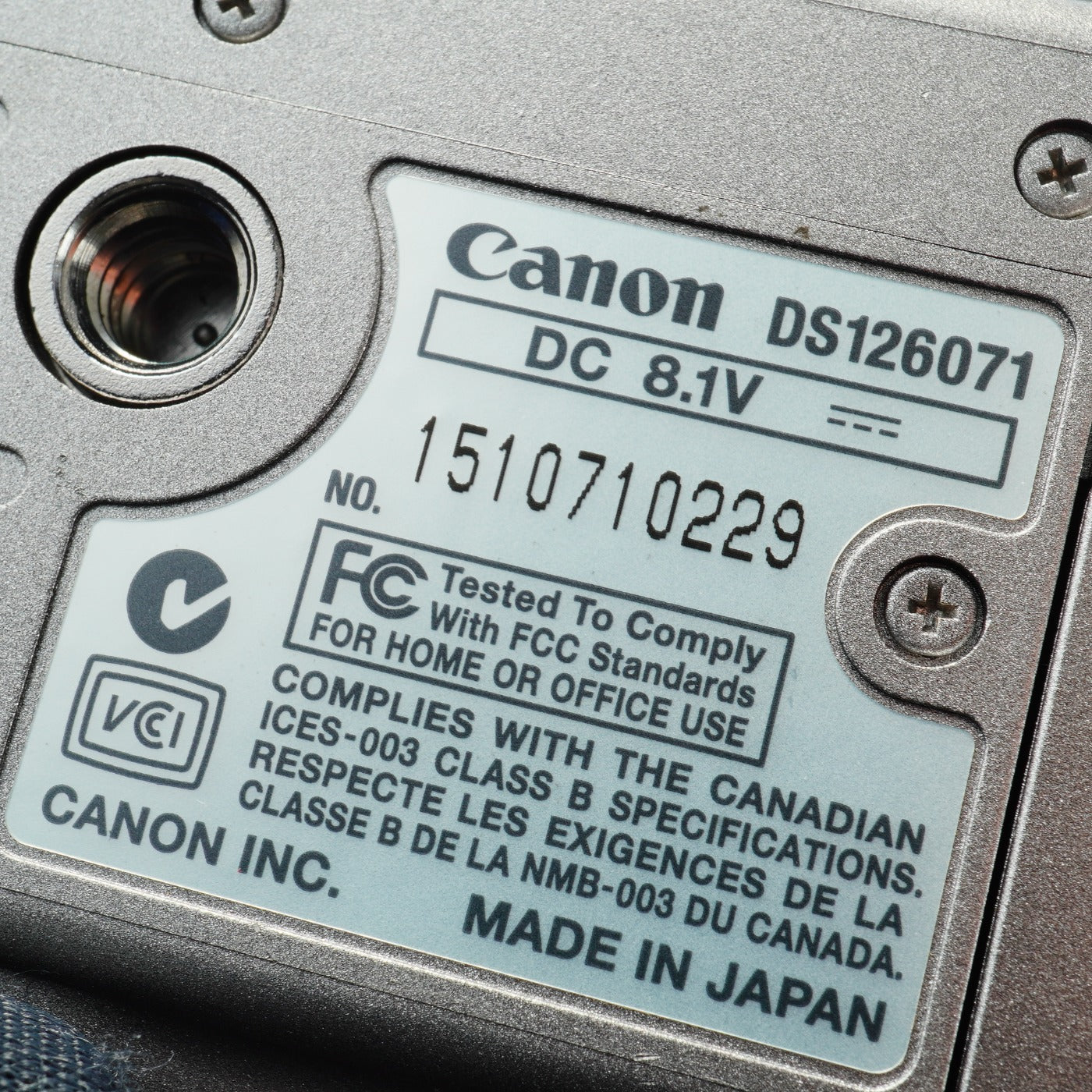 Canon EOS Kiss Digital N + EF-S 18-55mm F3.5-5.6 USM + CF Card 256MB デジタル一眼レフカメラ