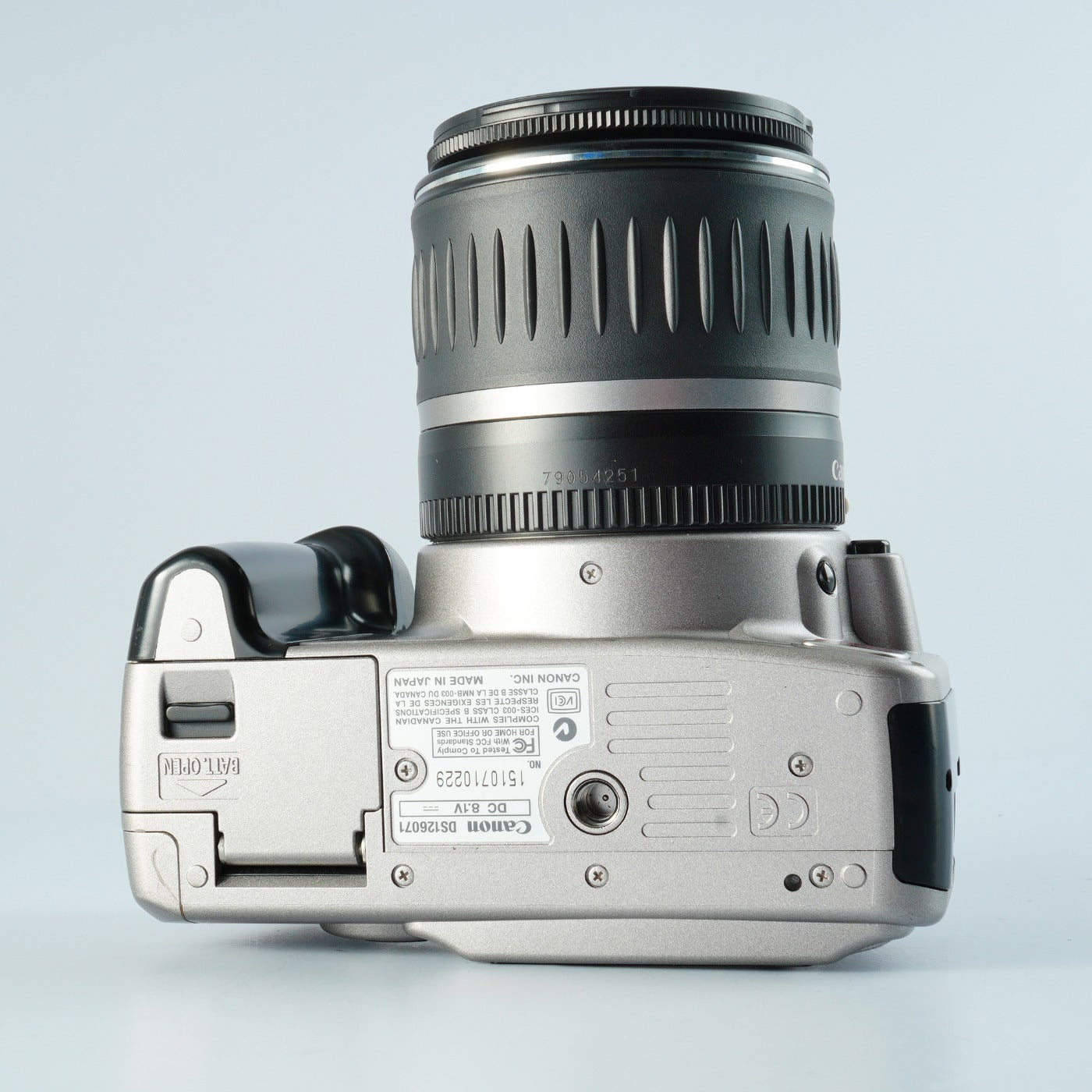 Canon EOS Kiss Digital N + EF-S 18-55mm F3.5-5.6 USM + CF Card 256MB デジタル一眼レフカメラ
