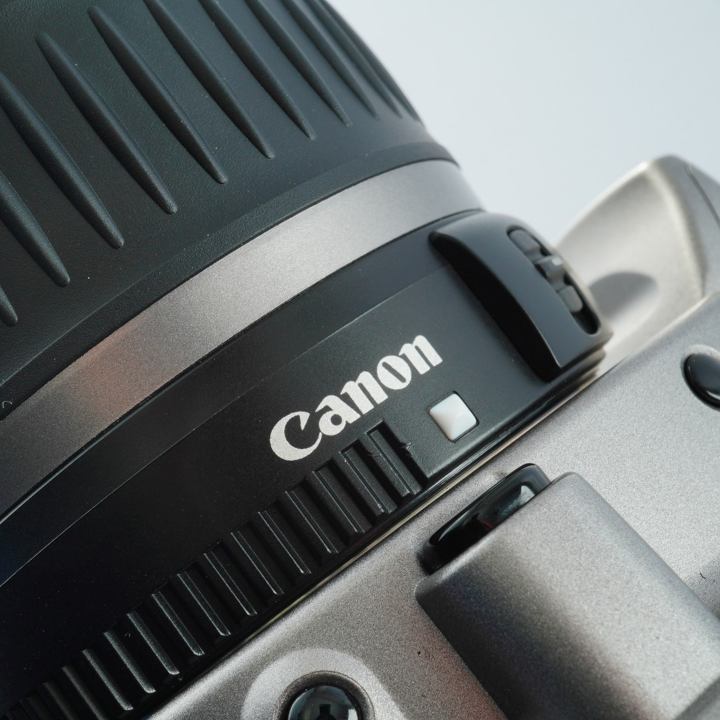 Canon EOS Kiss Digital N + EF-S 18-55mm F3.5-5.6 Ⅱ USM + CF Card 512MB デジタル一眼レフカメラ