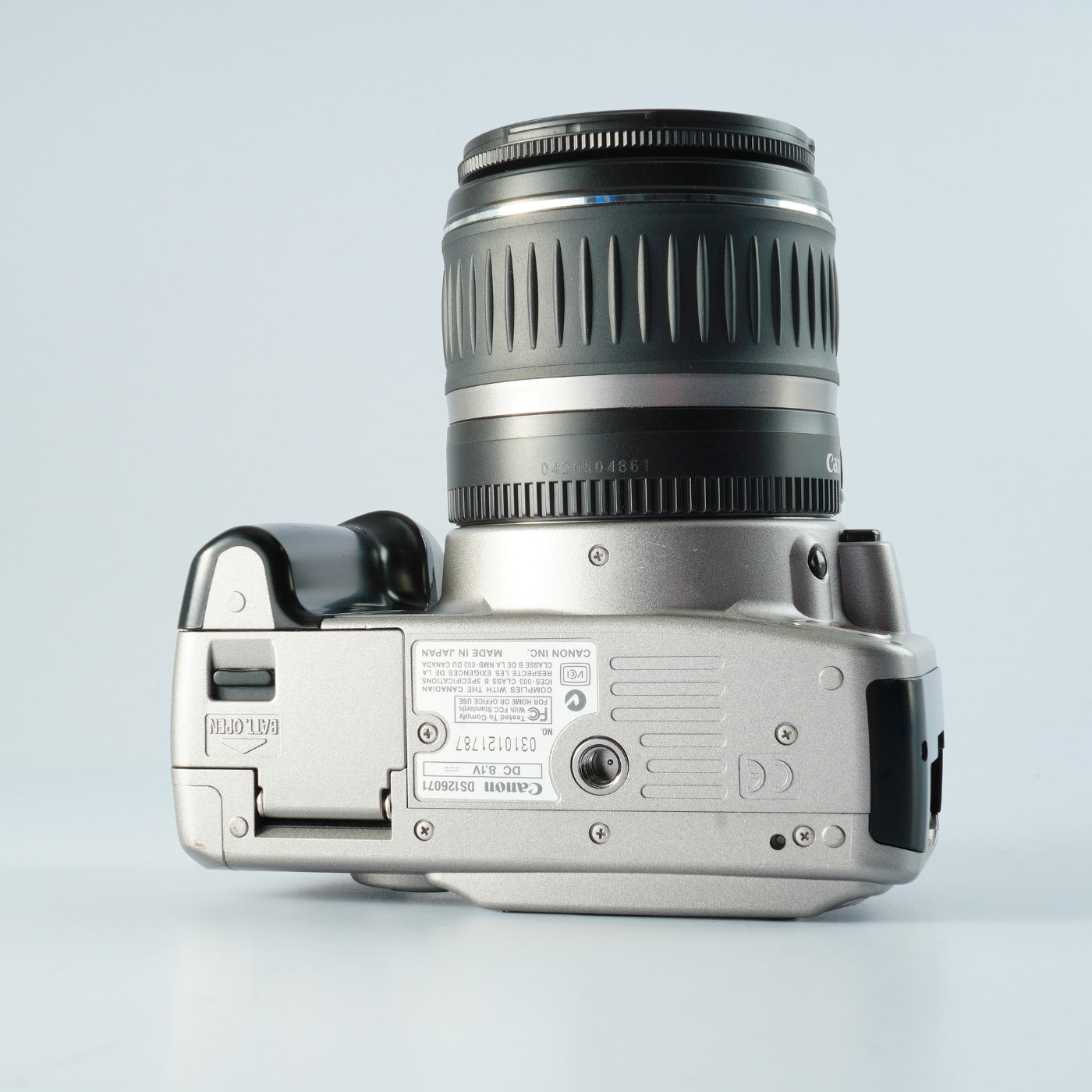 Canon EOS Kiss Digital N + EF-S 18-55mm F3.5-5.6 Ⅱ USM + CF Card 512MB デジタル一眼レフカメラ