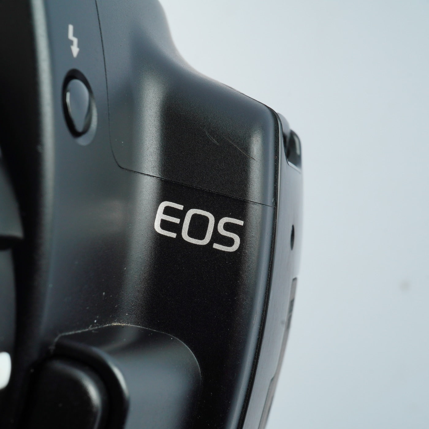 Canon EOS Kiss Digital N + EF-S 18-55mm F3.5-5.6 Ⅱ USM デジタル一眼レフカメラ
