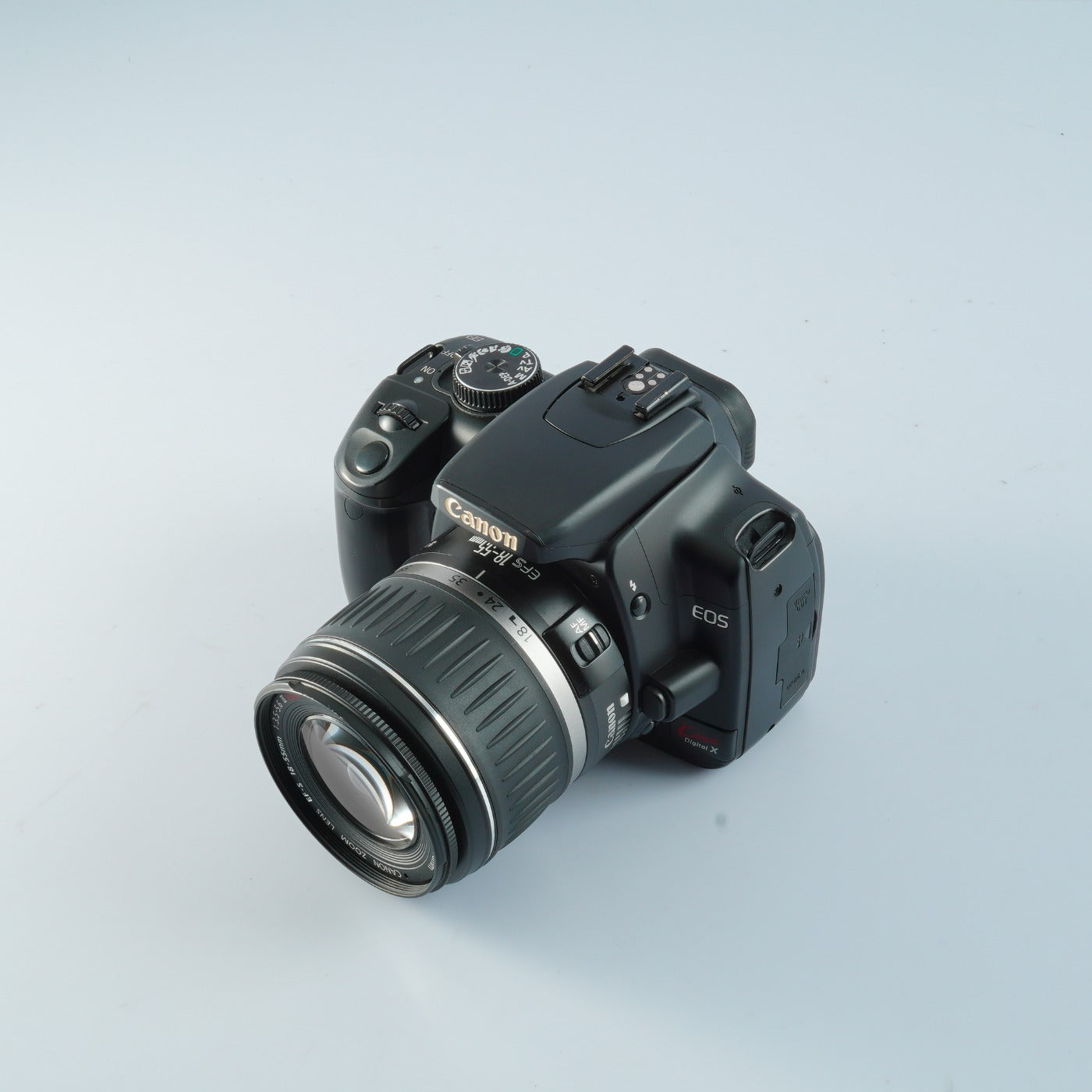 Canon EOS Kiss Digital N + EF-S 18-55mm F3.5-5.6 Ⅱ USM デジタル一眼レフカメラ