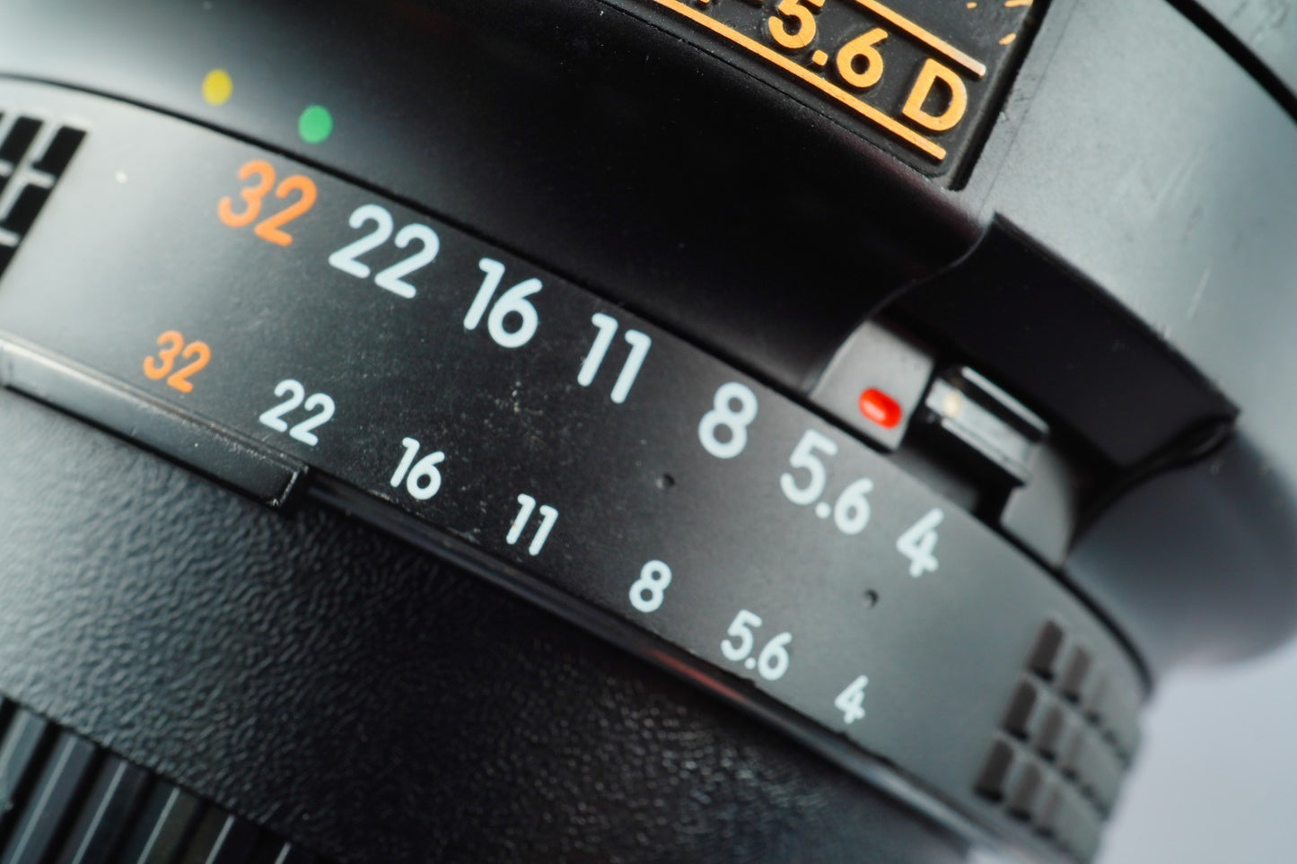 Nikon AF NIKKOR 70-300mm f/4-5.6 D ED ズームレンズ