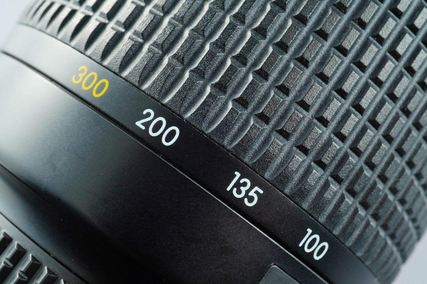 Nikon AF NIKKOR 70-300mm f/4-5.6 D ED ズームレンズ