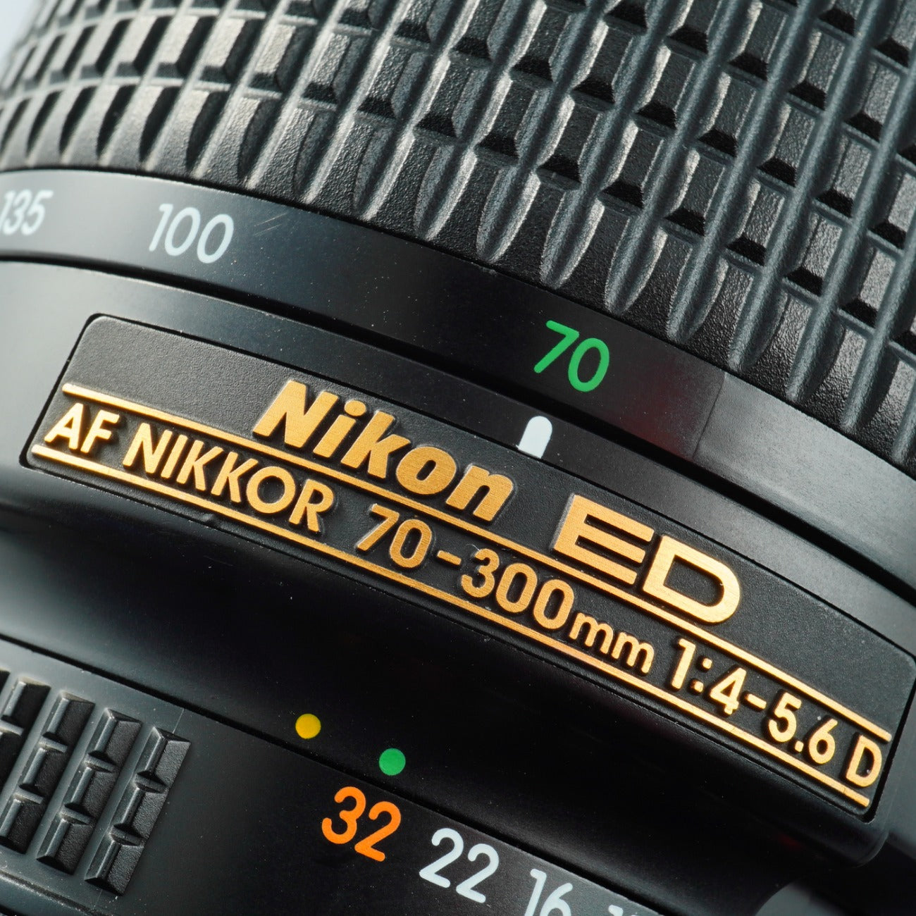 Nikon AF NIKKOR 70-300mm f/4-5.6 D ED ズームレンズ