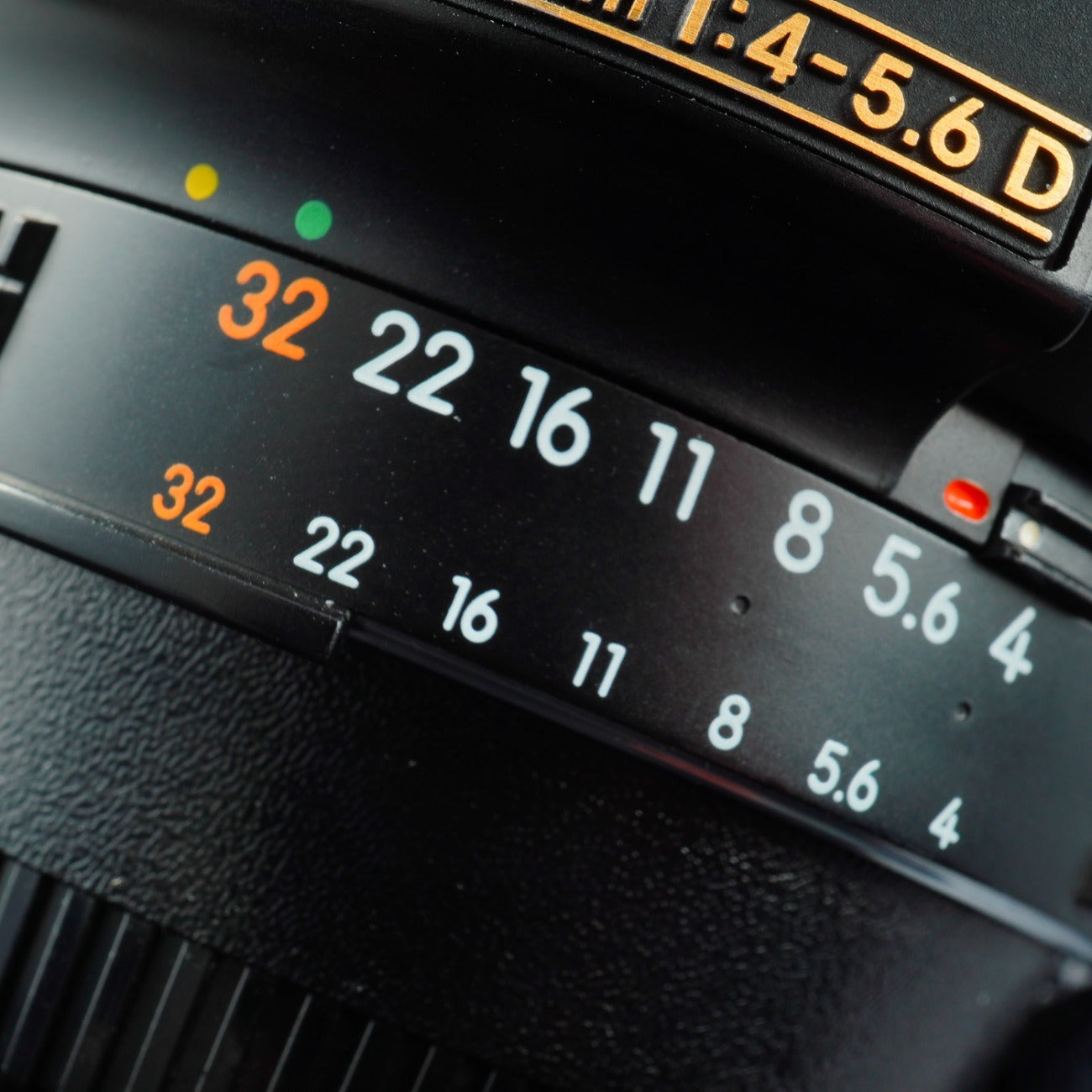 Nikon AF NIKKOR 70-300mm f/4-5.6 D ED ズームレンズ