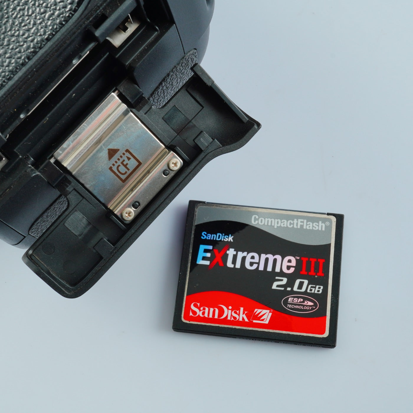 Canon EOS 30D + EF-S 18-55mm F/3.5-5.6 IS + CF 2GB デジタル一眼レフカメラ