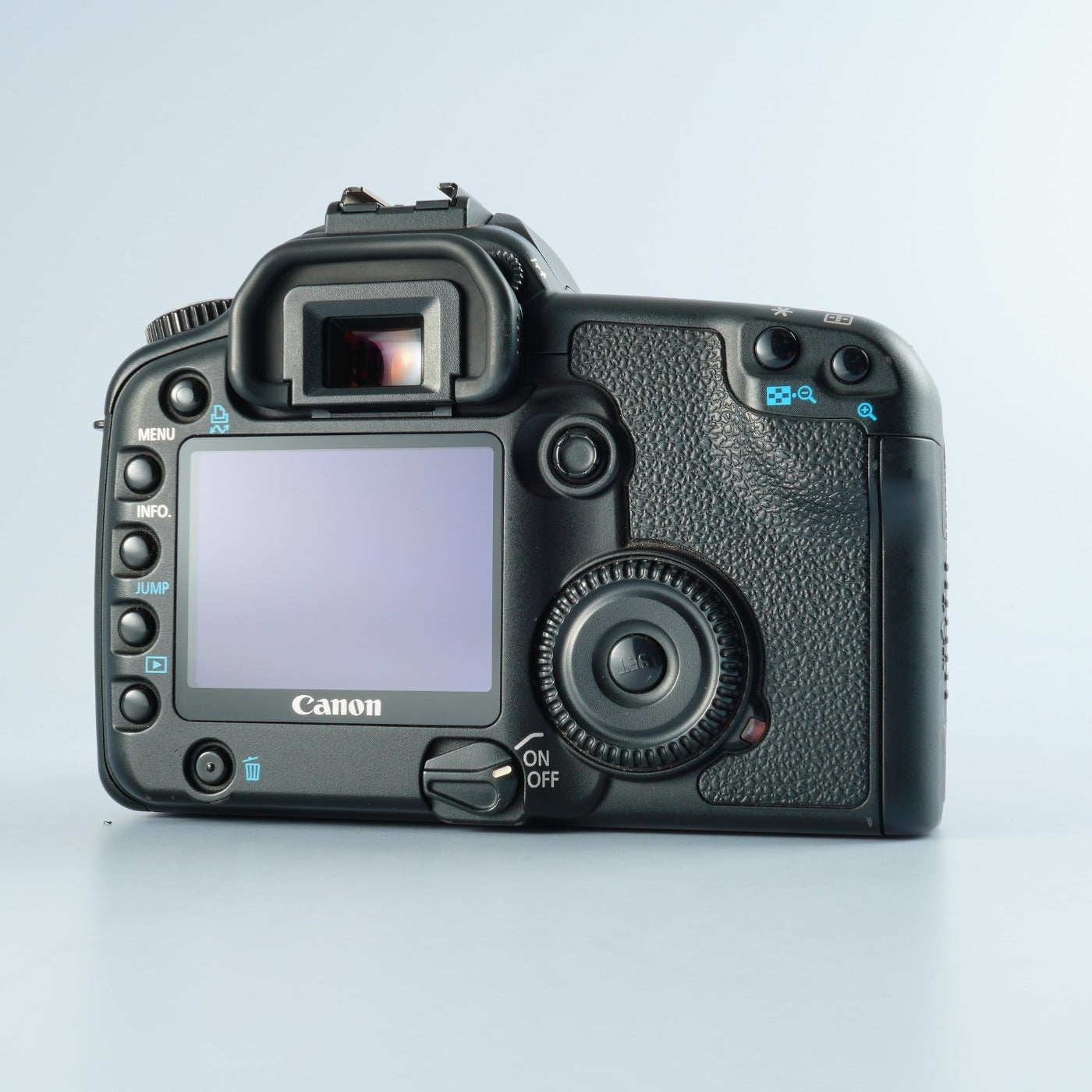 Canon EOS 30D + EF-S 18-55mm F/3.5-5.6 IS + CF 2GB デジタル一眼レフカメラ