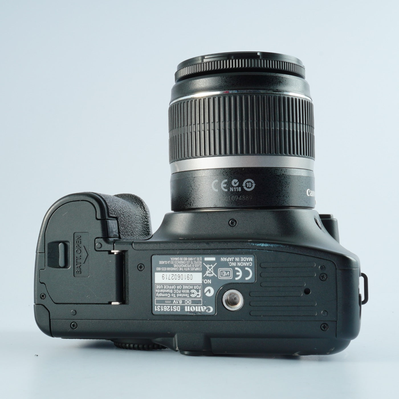Canon EOS 30D + EF-S 18-55mm F/3.5-5.6 IS + CF 2GB デジタル一眼レフカメラ