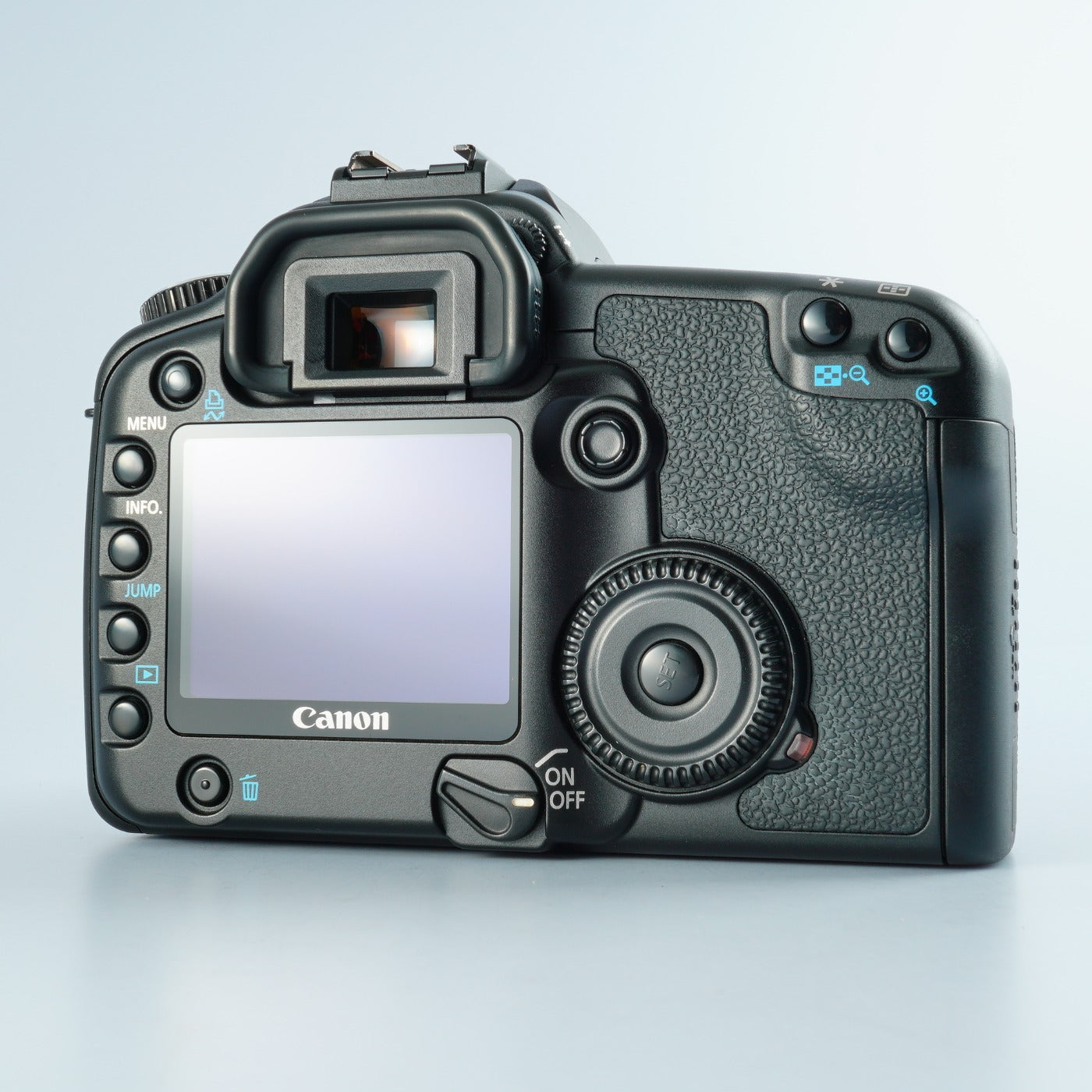 Canon EOS 30D + EF-S 18-55mm F/3.5-5.6 USM + CF 2GB デジタル一眼レフカメラ