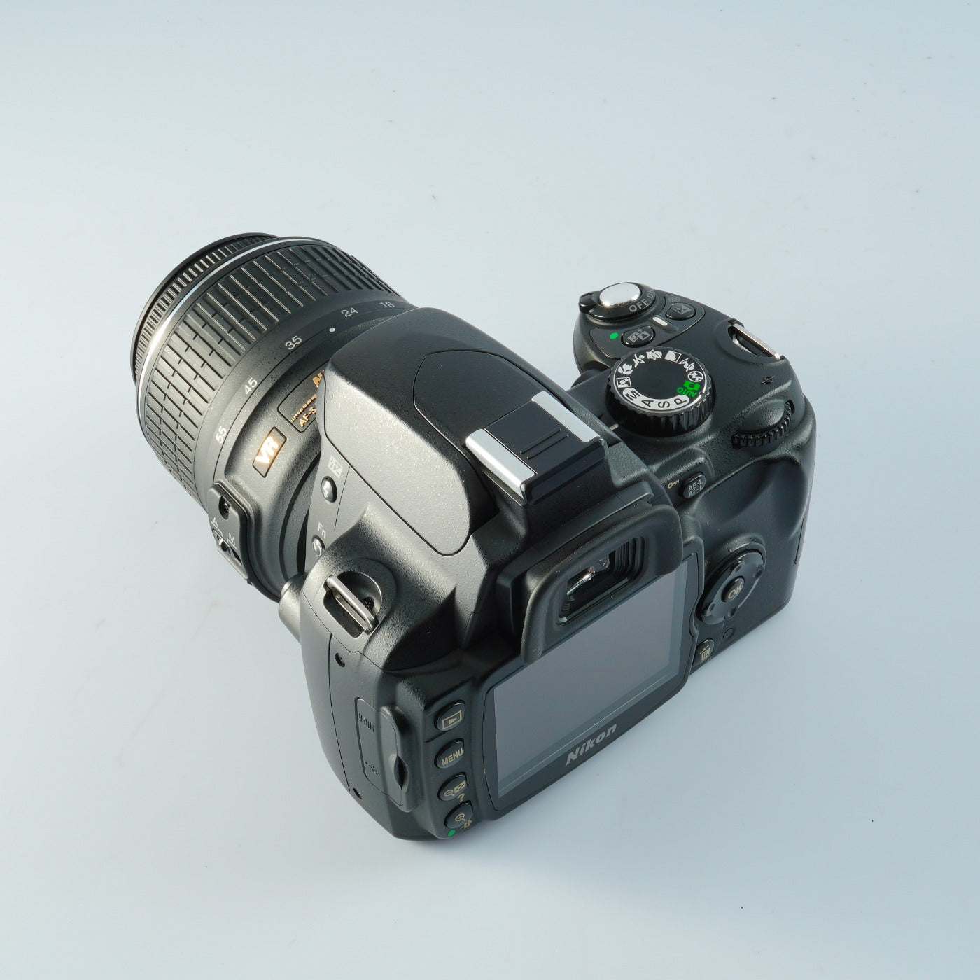 Nikon D60 + AF-S DX NIKKOR 18-55mm F/3.5-5.6 G VR デジタル一眼レフカメラ