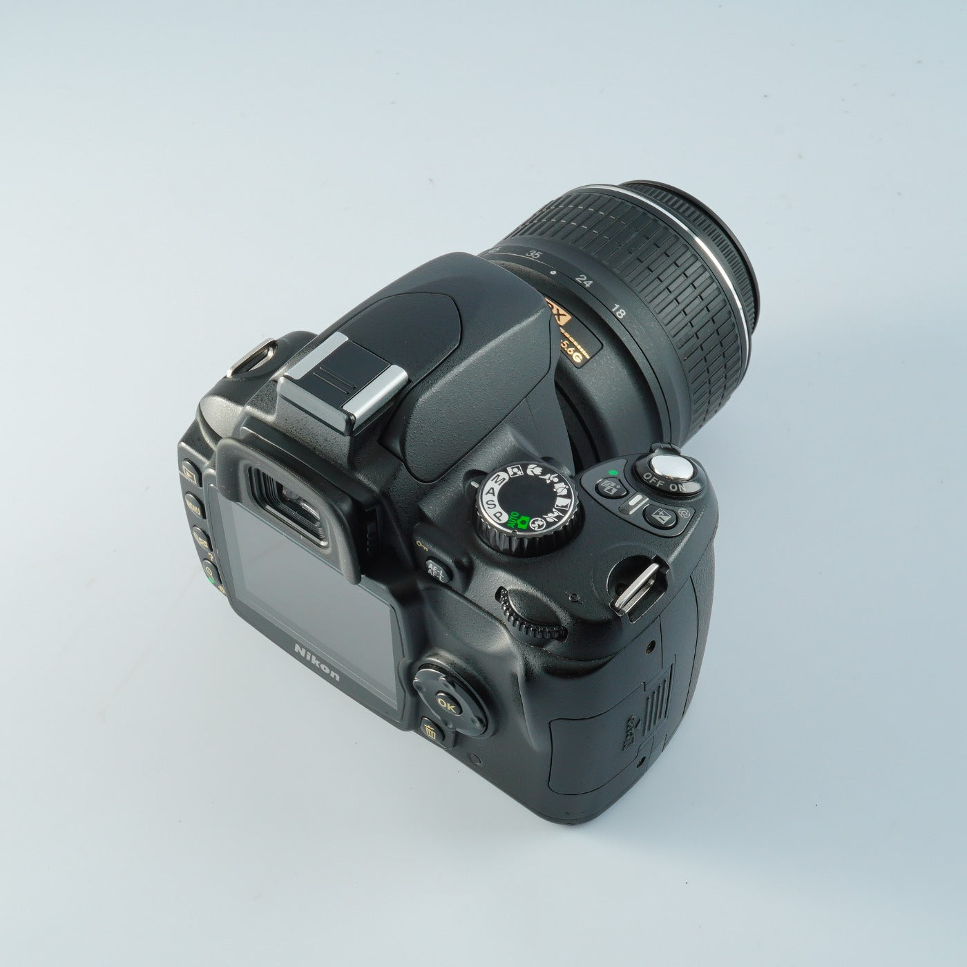 Nikon D60 + AF-S DX NIKKOR 18-55mm F/3.5-5.6 G VR デジタル一眼レフカメラ