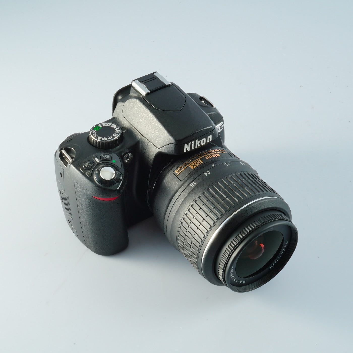 Nikon D60 + AF-S DX NIKKOR 18-55mm F/3.5-5.6 G VR デジタル一眼レフカメラ