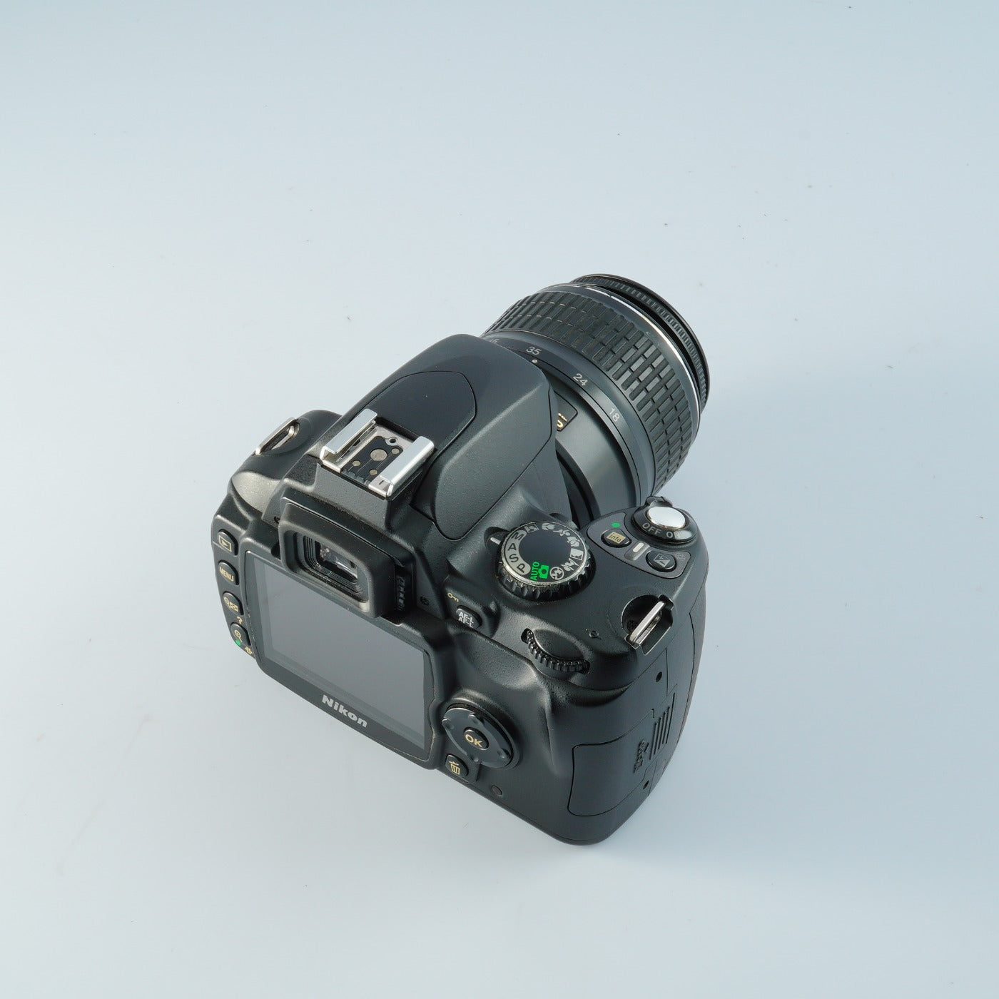 Nikon D40 +AF-S DX NIKKOR 18-55mm F/3.5-5.6 GⅡ ED デジタル一眼レフカメラ
