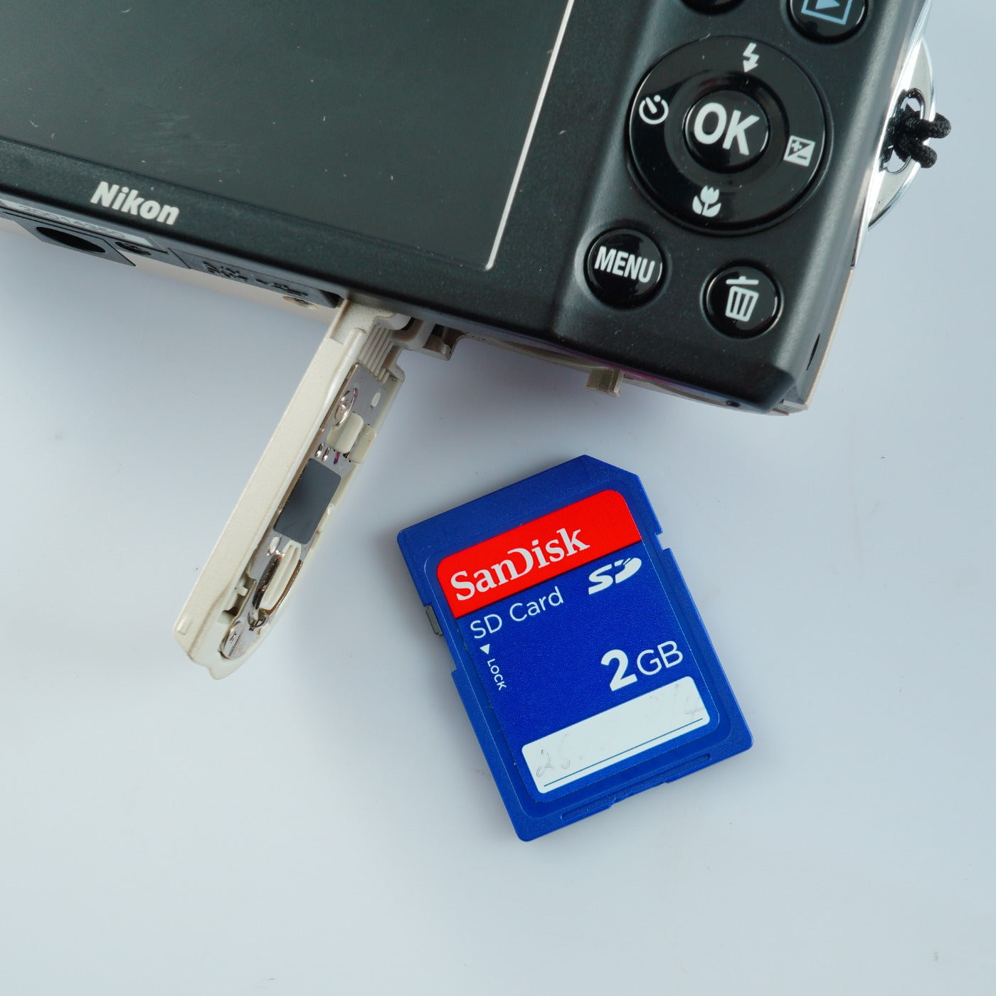 Nikon Coolpix L22 + SD 2GB コンパクトデジタルカメラ