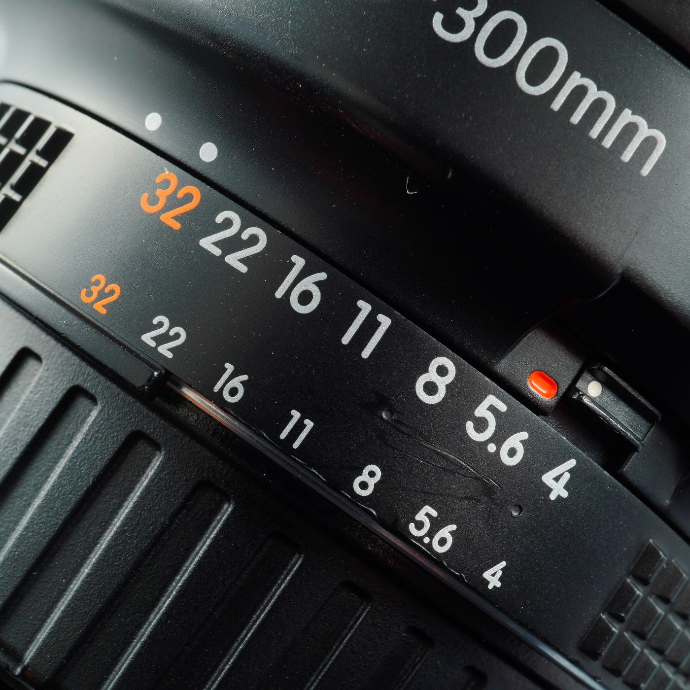 Nikon AF Nikkor 70-300mm F4-5.6 D ズームレンズ