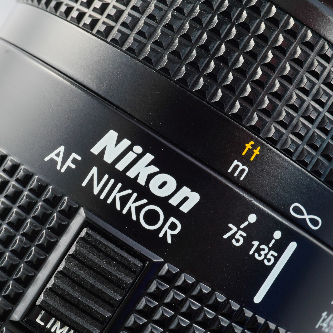 Nikon AF Nikkor 75-300mm F/4.5-5.6 ズームレンズ