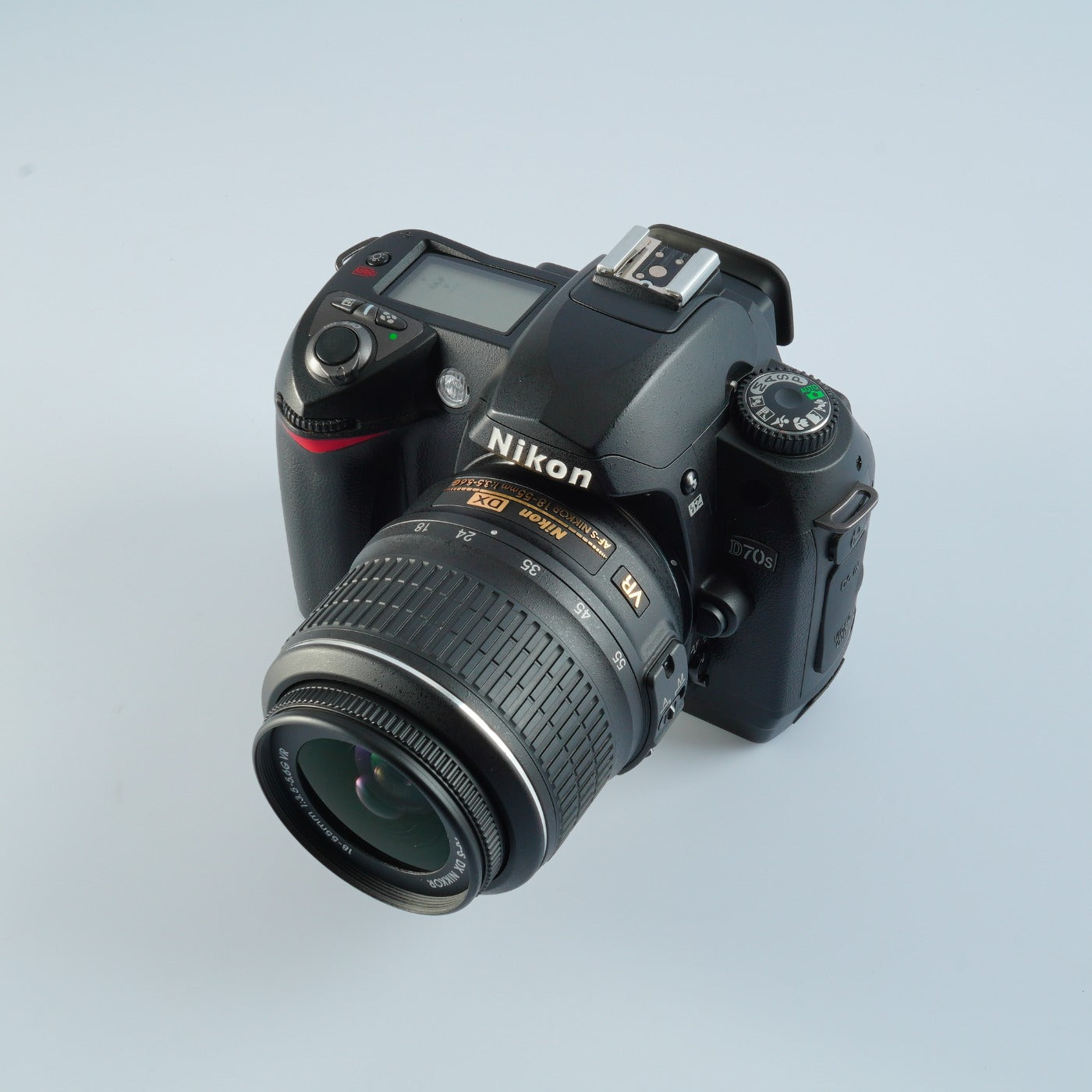 Nikon D70s + AF‑S DX Zoom Nikkor 18‑55mm F/3.5‑5.6 G ED デジタル一眼レフカメラ