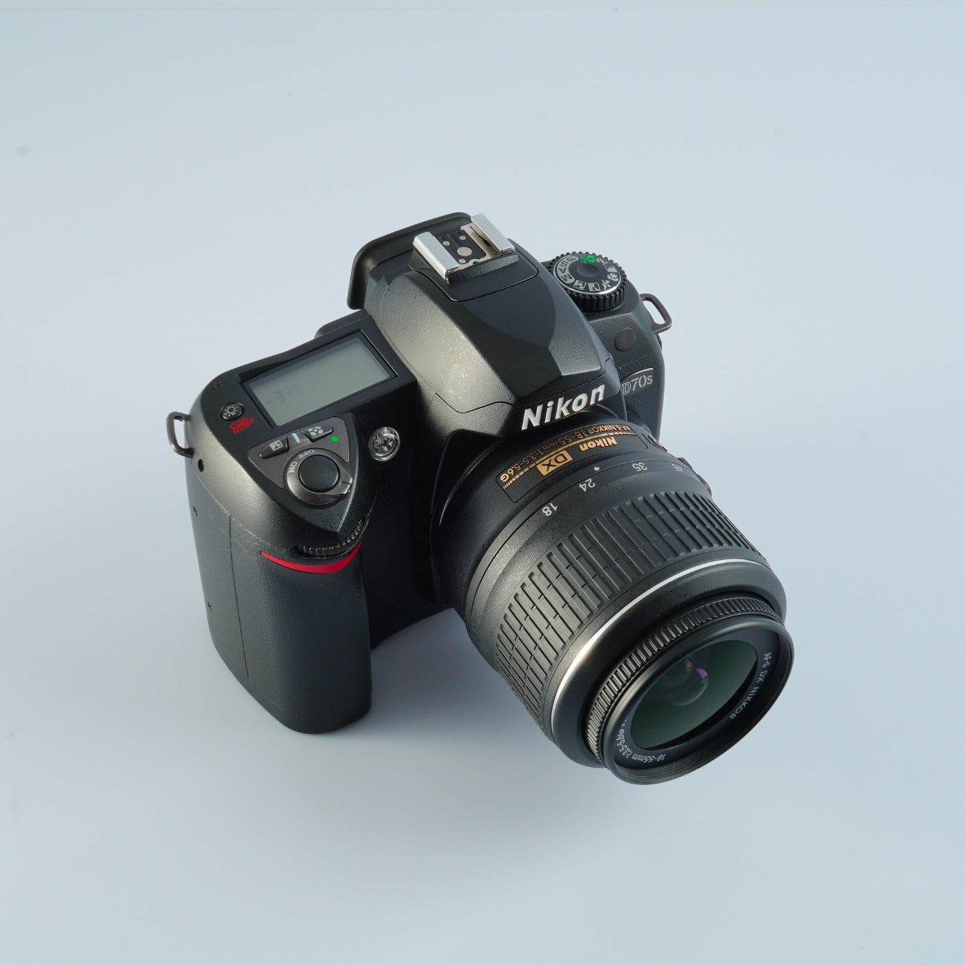 Nikon D70s + AF‑S DX Zoom Nikkor 18‑55mm F/3.5‑5.6 G ED デジタル一眼レフカメラ