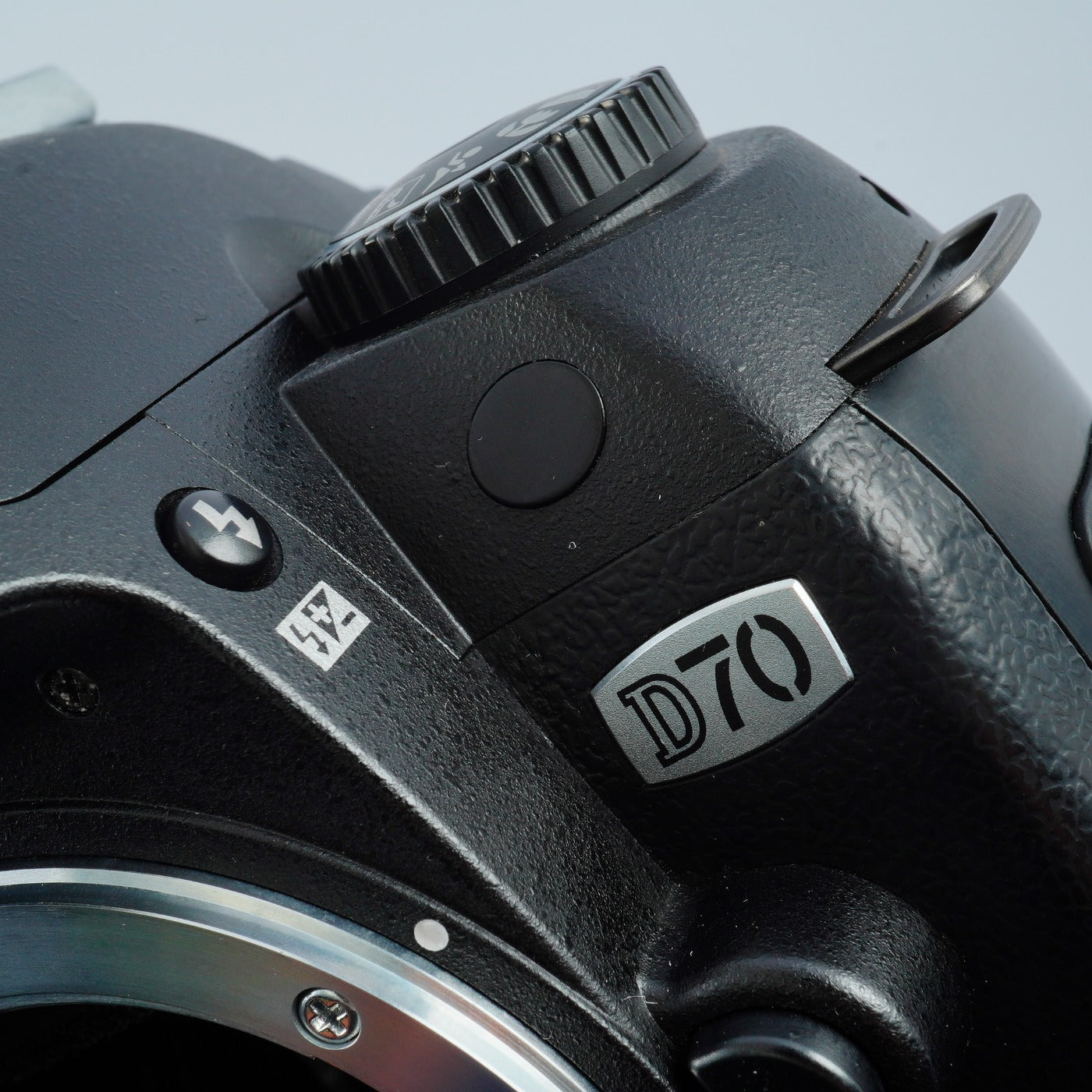 Nikon D70 + AF Nikkor 28–85mm F/3.5–4.5 デジタル一眼レフカメラ