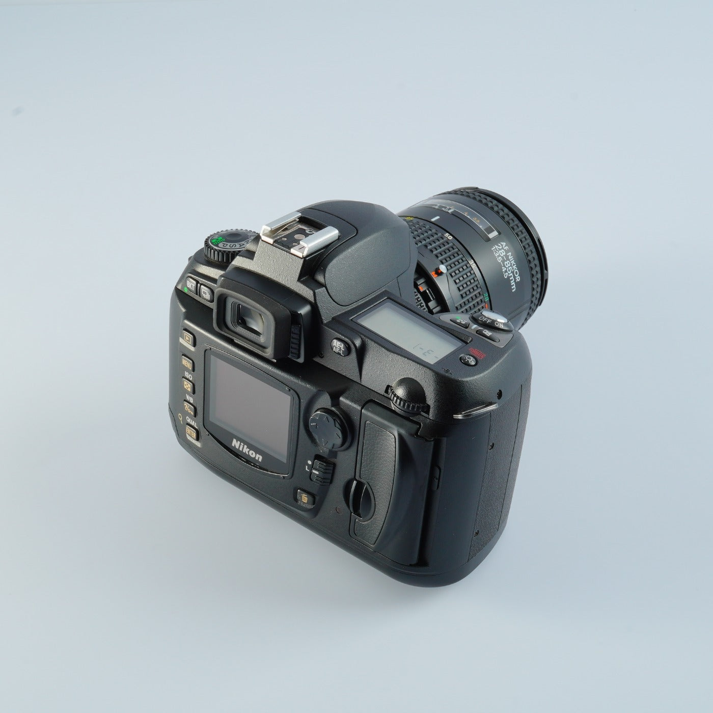 Nikon D70 + AF Nikkor 28–85mm F/3.5–4.5 デジタル一眼レフカメラ
