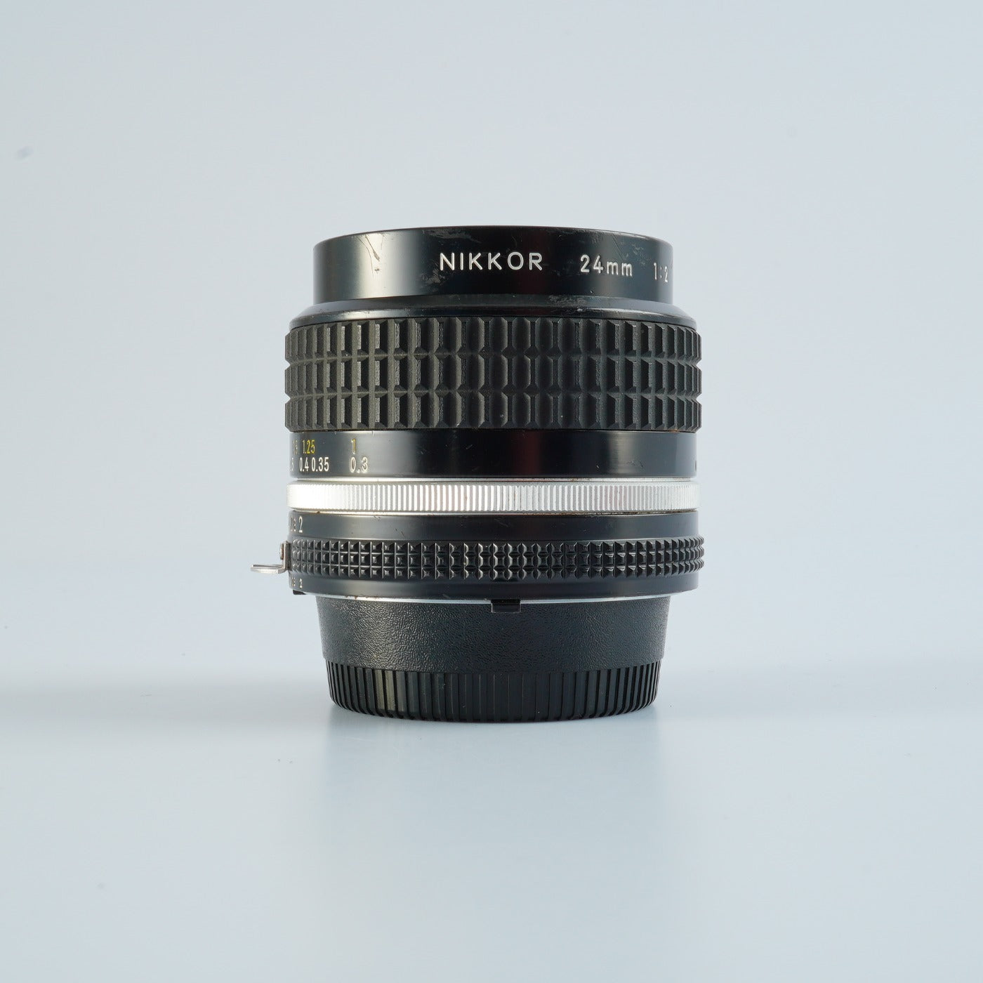 Nikon Ai-s Nikkor 24mm F/2 単焦点レンズ