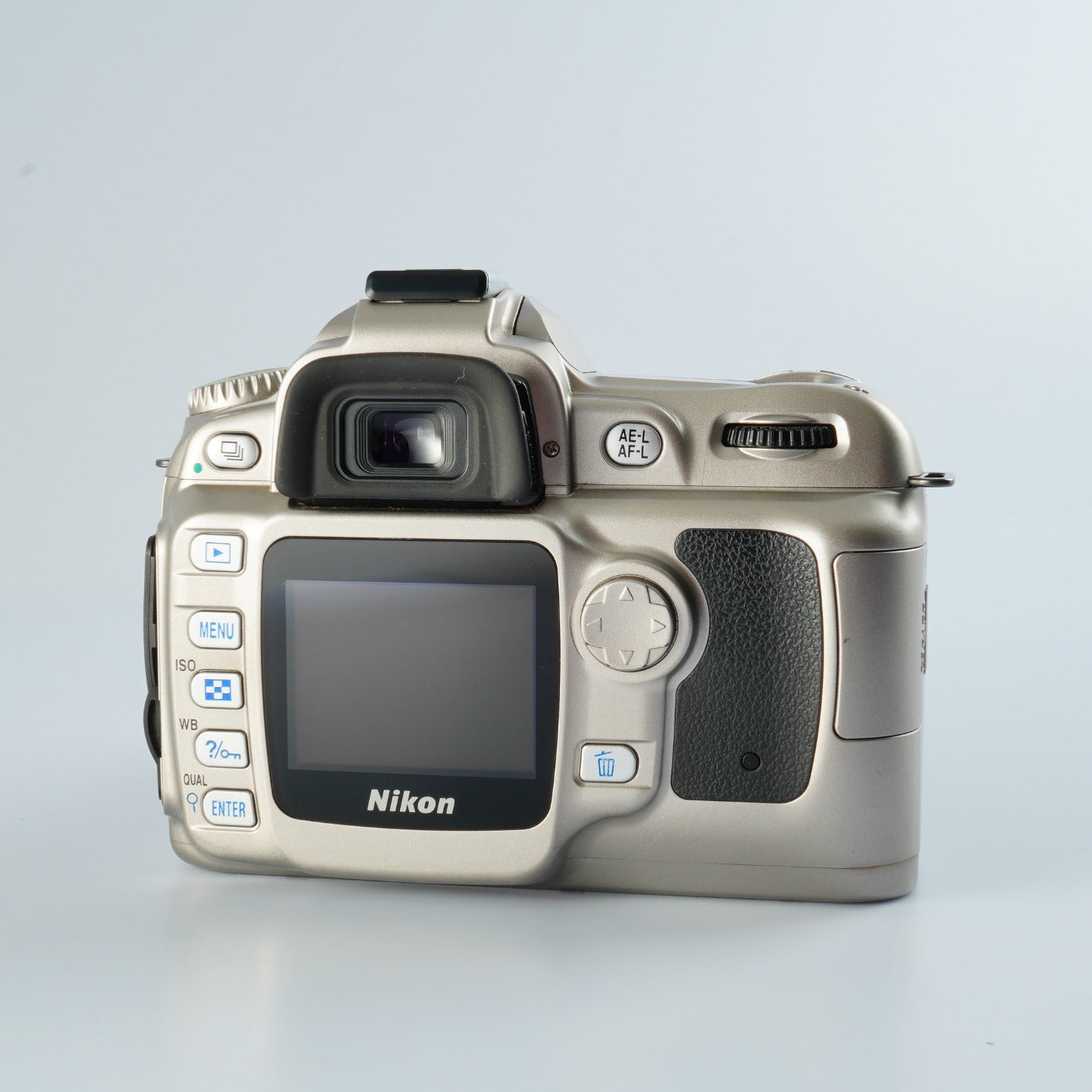 Nikon D50 Silver + AF-S Nikkor 18-55mm F/3.5-5.6 GII + SD 2GB デジタル一眼レフカメラ