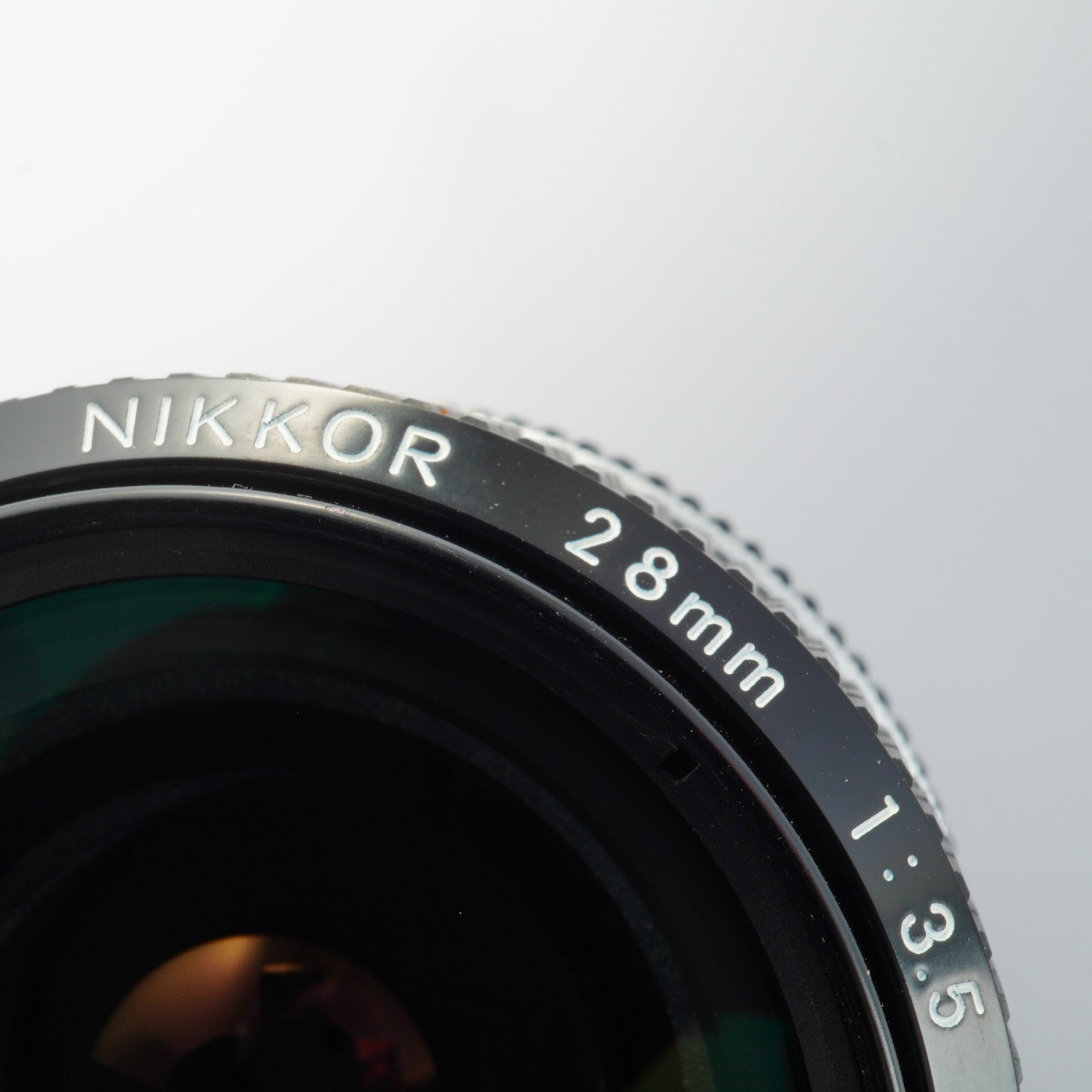 Nikon NIKKOR 28mm f/3.5 非Ai 単焦点レンズ