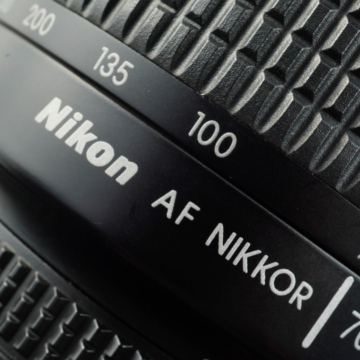 Nikon AF Nikkor 70-300mm F/4-5.6 D ズームレンズ