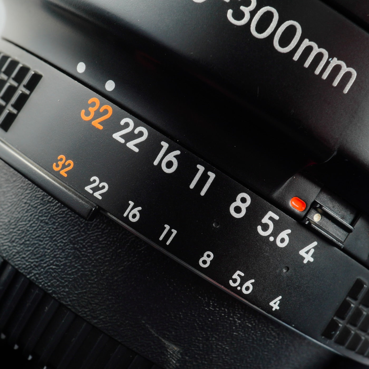 Nikon AF Nikkor 70-300mm F/4-5.6 D ズームレンズ
