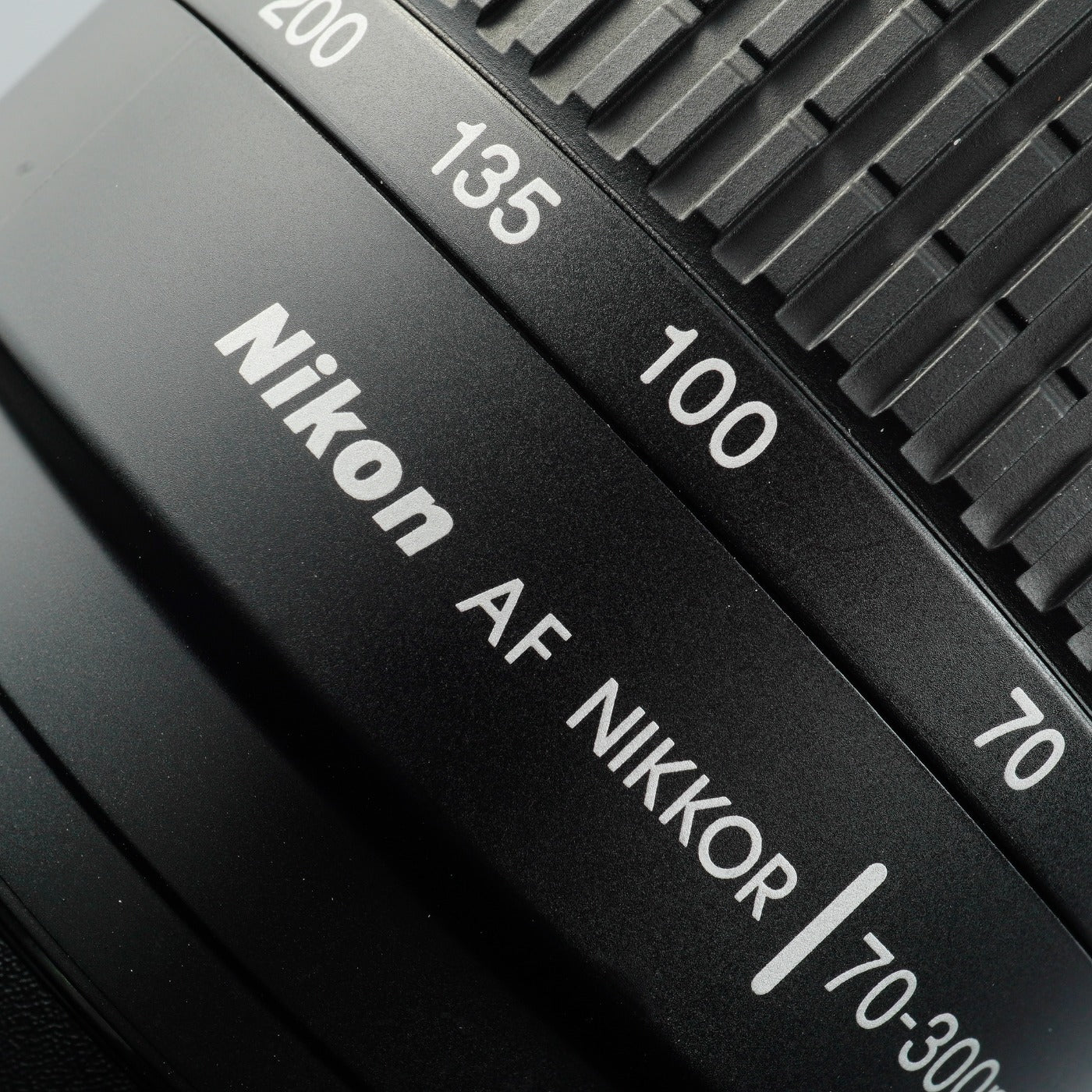 Nikon AF Nikkor 70-300mm F/4-5.6 G ズームレンズ