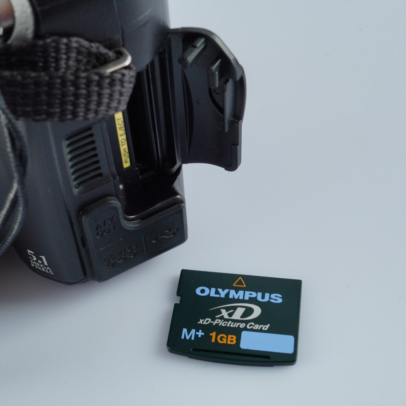 FUJIFILM Finepix S 5200 + XD 1GB コンパクトデジタルカメラ