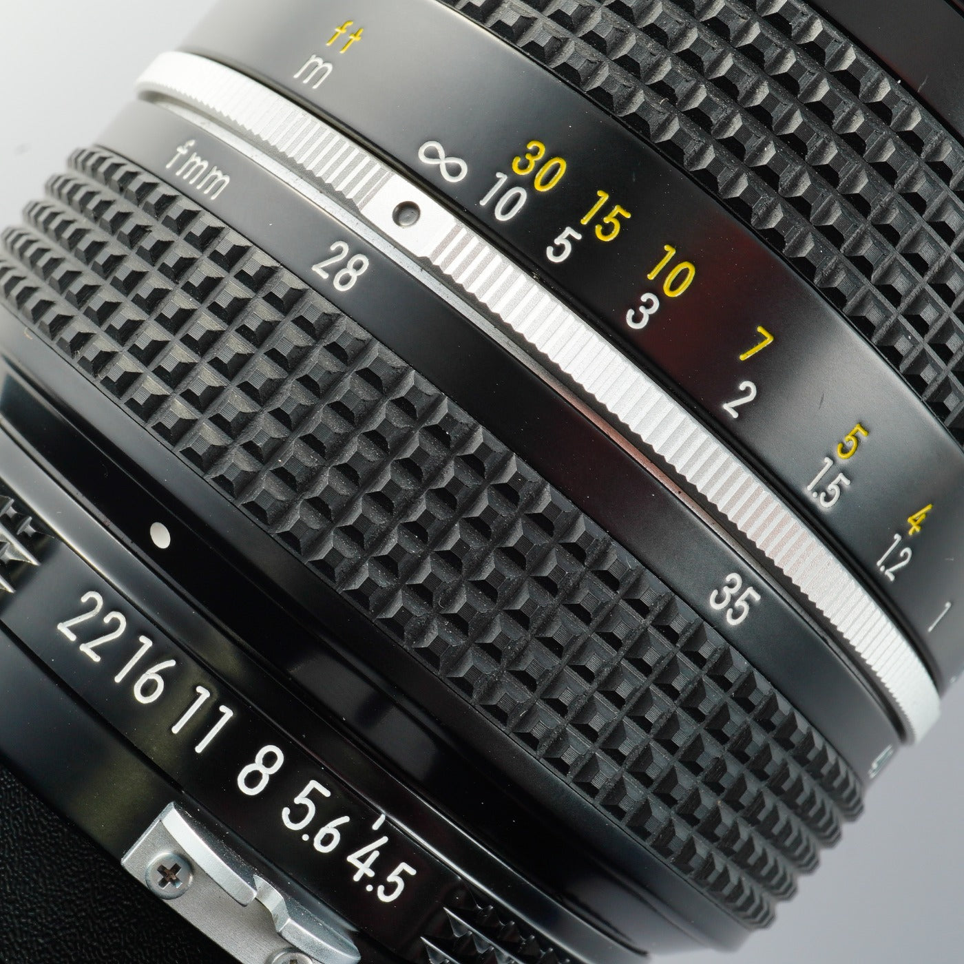Nikon Zoom Nikkor 28-45mm F4.5 非Ai ズームレンズ