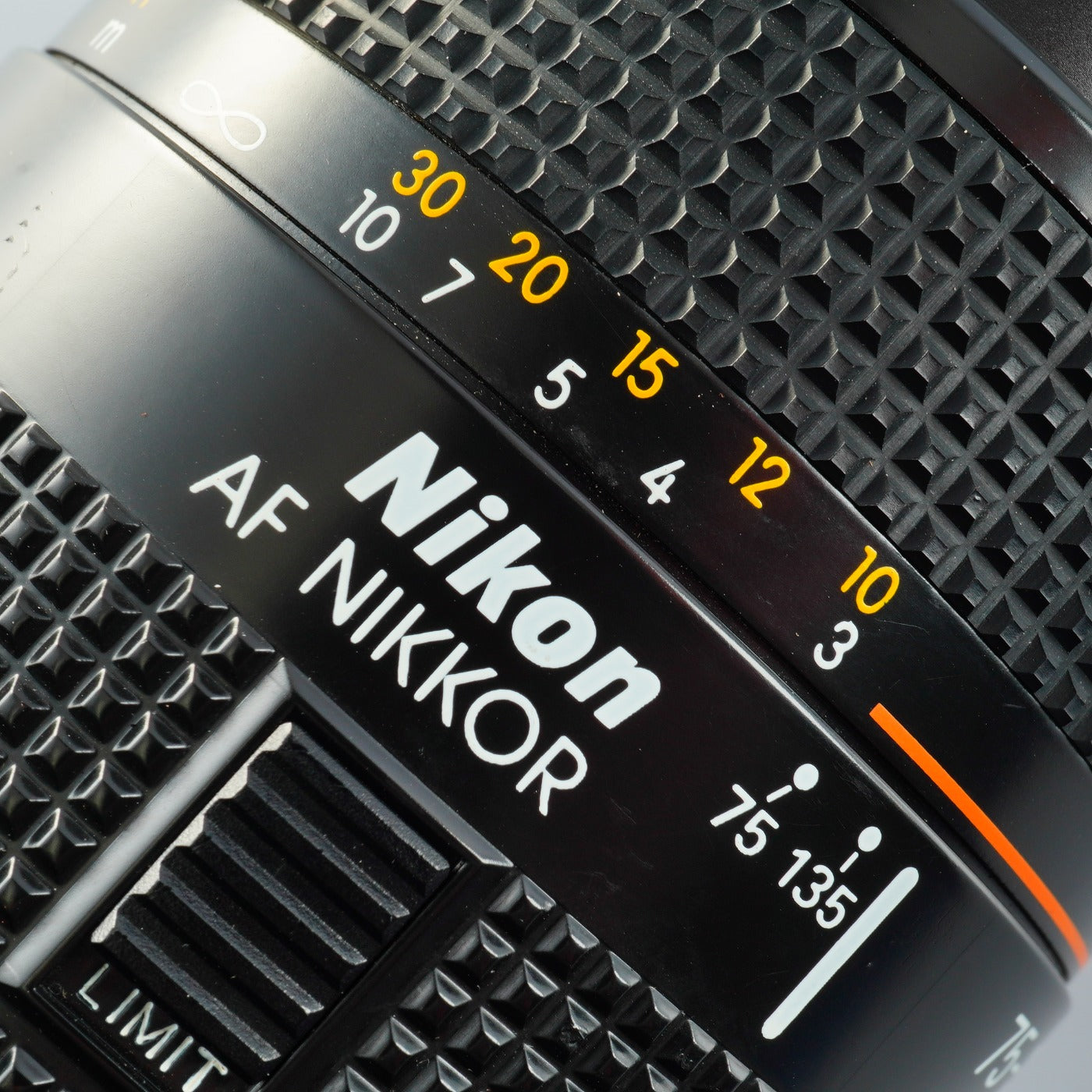 Nikon AF NIKKOR 75-300mm f/4.5-5.6 ズームレンズ
