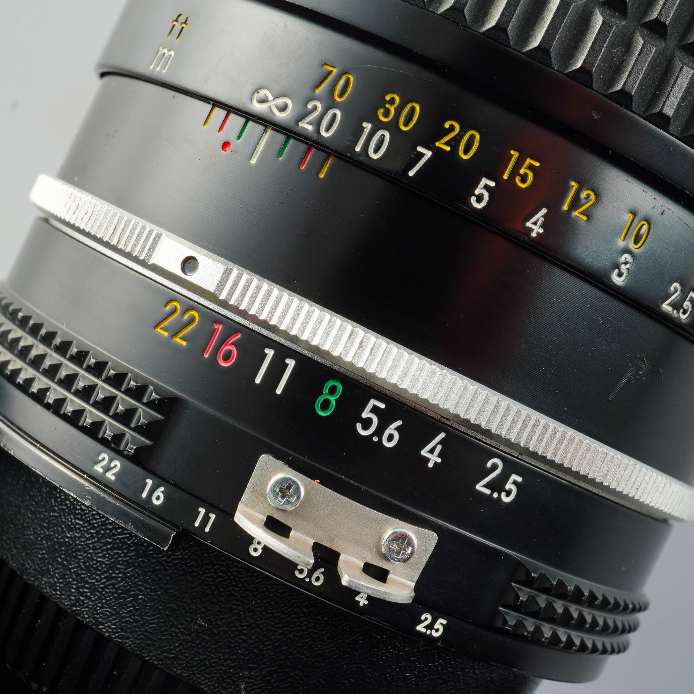 Nikon Ai NIKKOR 105mm F/2.5 単焦点レンズ