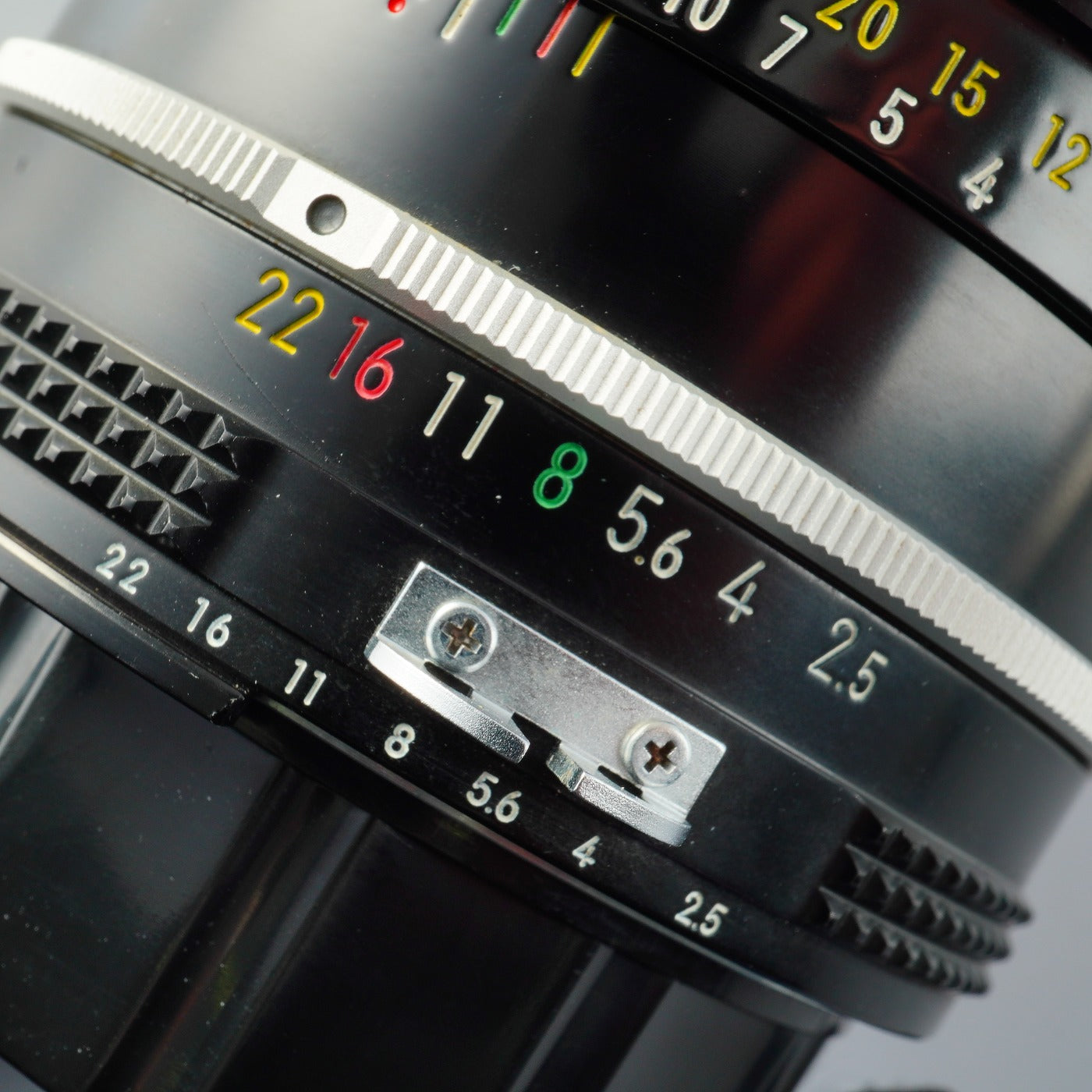 Nikon Ai NIKKOR 105mm F/2.5 prime lens