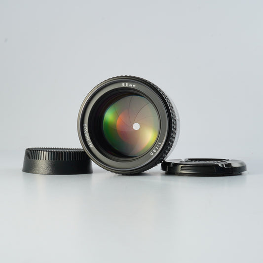 Nikon AF NIKKOR 85mm f/1.8 D 単焦点レンズ