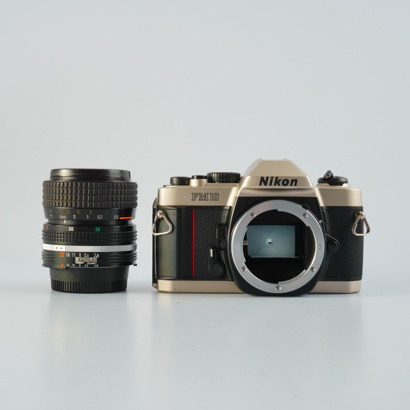 Nikon FM10 + Ai-S ZOOM Nikkor 35-70mm F/3.3-4.5 MF フィルム一眼レフカメラ