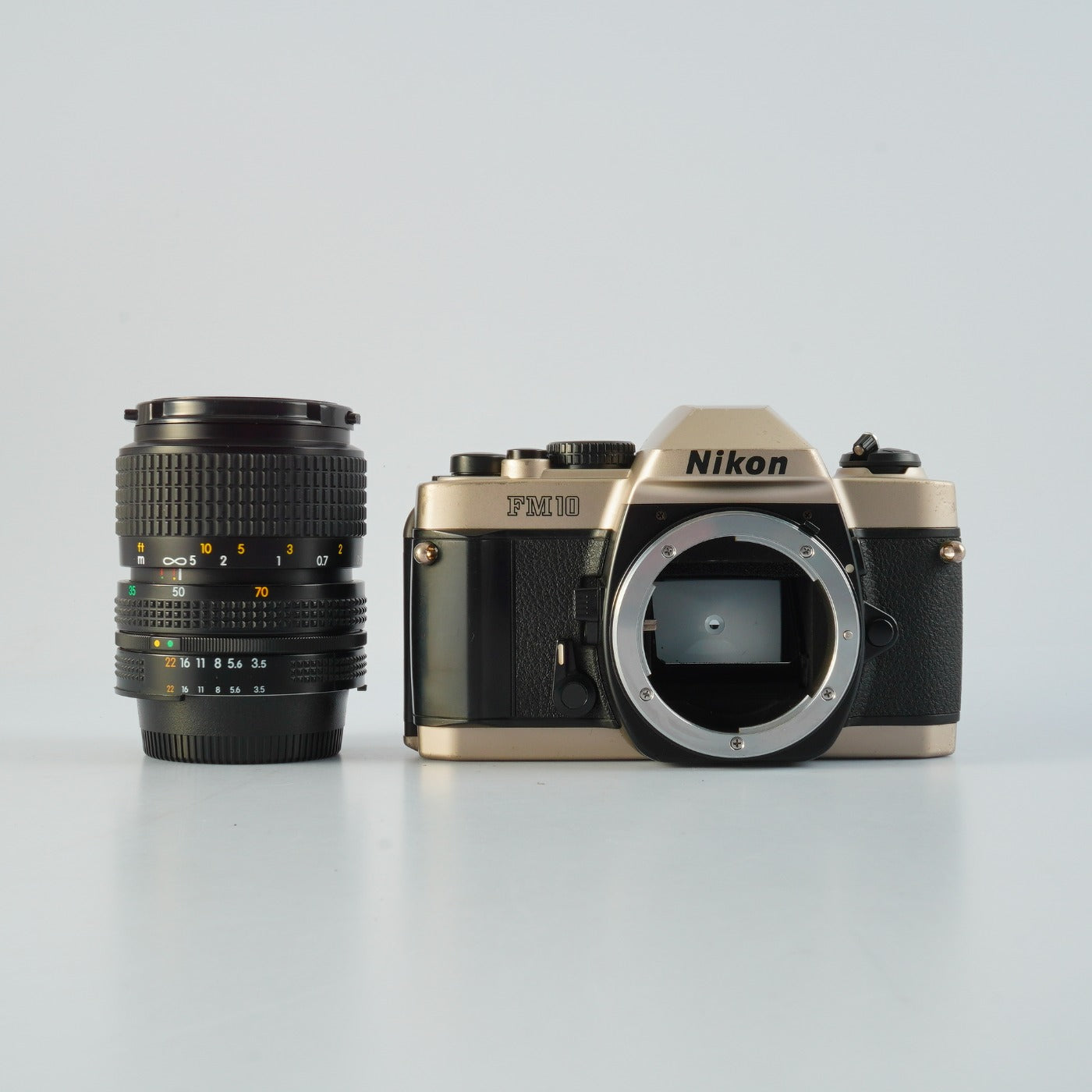 Nikon FM10 + Ai-S ZOOM Nikkor 35-70mm F/3.5-4.8 MF フィルム一眼レフカメラ