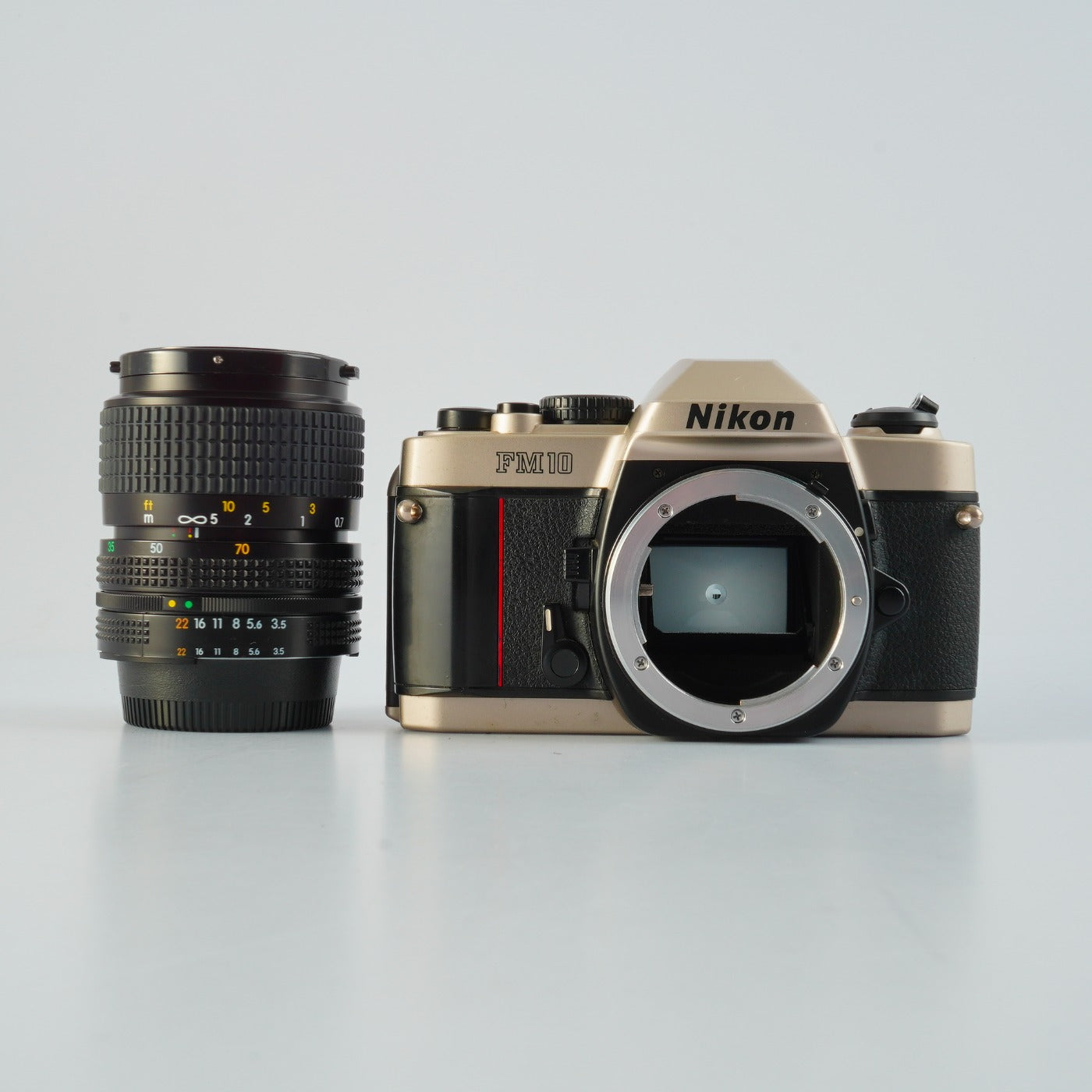 Nikon FM10 + Ai-S ZOOM Nikkor 35-70mm F/3.5-4.8 MF フィルム一眼レフカメラ