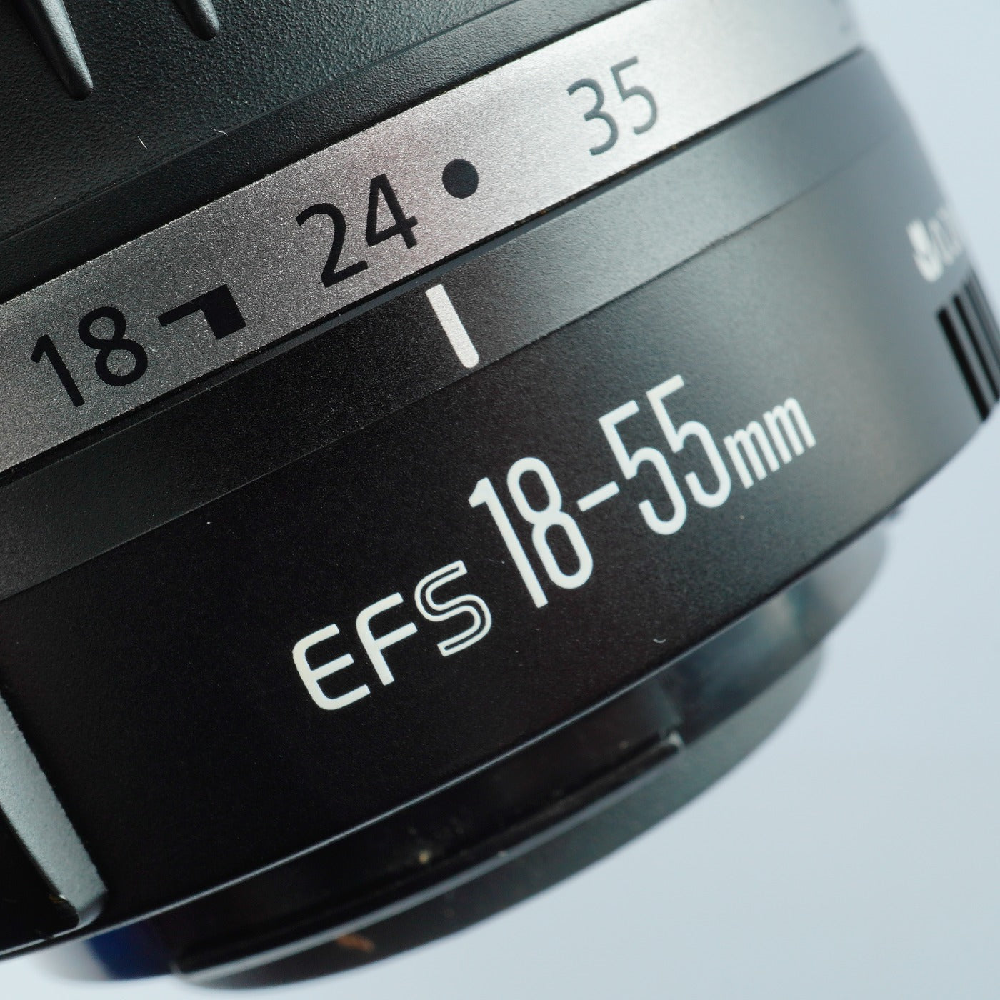 Canon EOS Kiss Digital N + EF-S 18-55mm F3.5-5.6 Ⅱ USM デジタル一眼レフカメラ