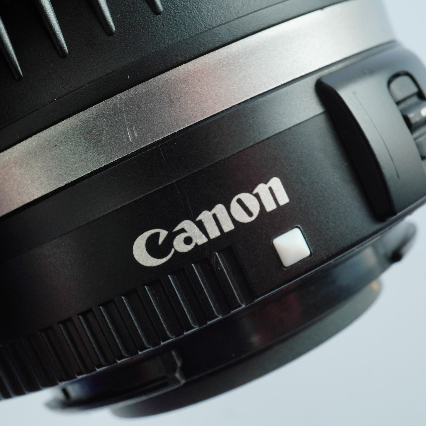 Canon EOS Kiss Digital N + EF-S 18-55mm F3.5-5.6 Ⅱ USM デジタル一眼レフカメラ