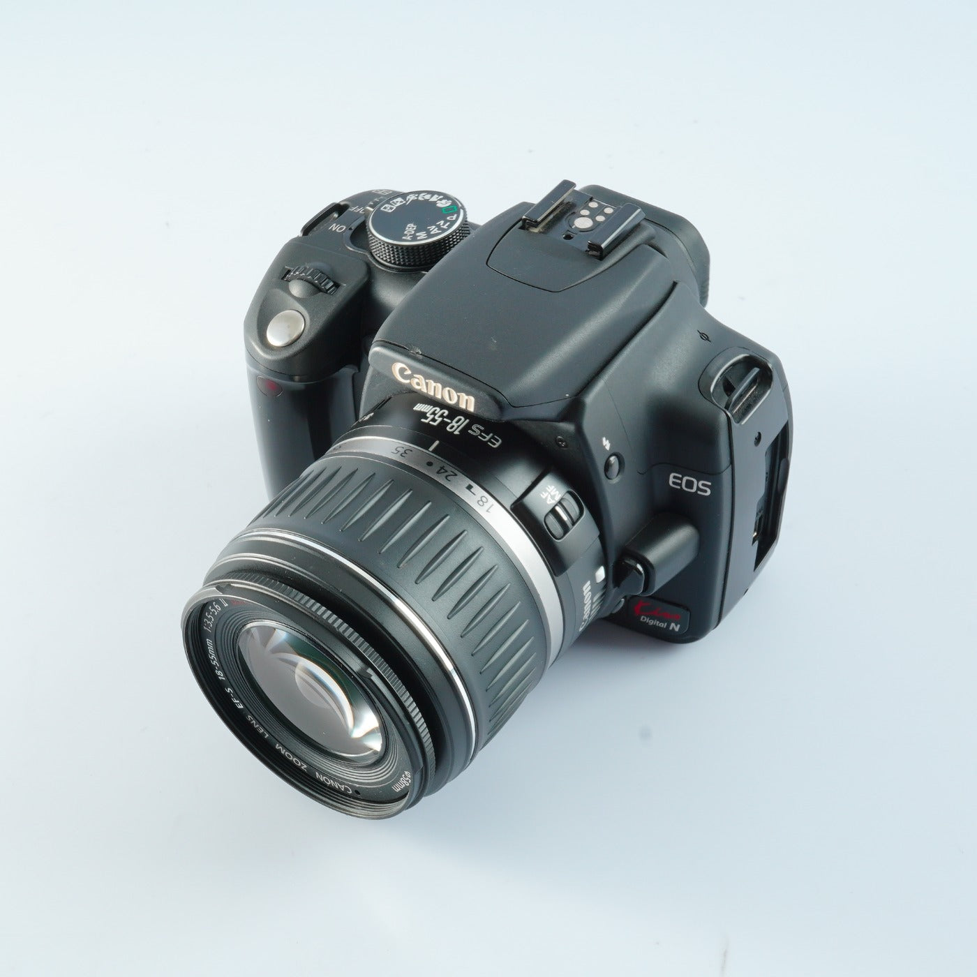 Canon EOS Kiss Digital N + EF-S 18-55mm F3.5-5.6 Ⅱ USM デジタル一眼レフカメラ