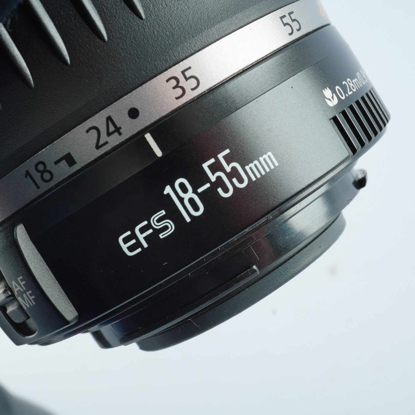 Canon EOS Kiss Digital N + EF-S 18-55mm F3.5-5.6 USM デジタル一眼レフカメラ