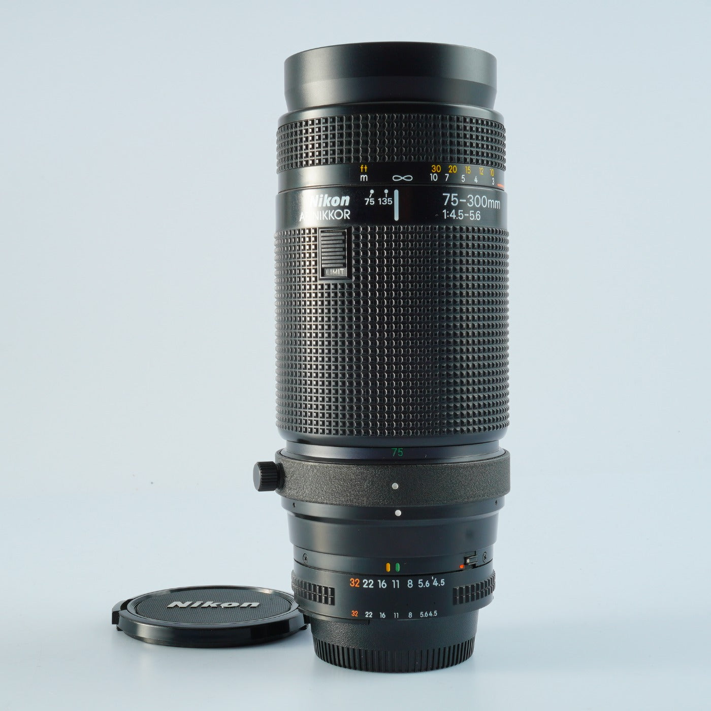 AF NIKKOR 75-300mm f/4.5-5.6 ズームレンズ