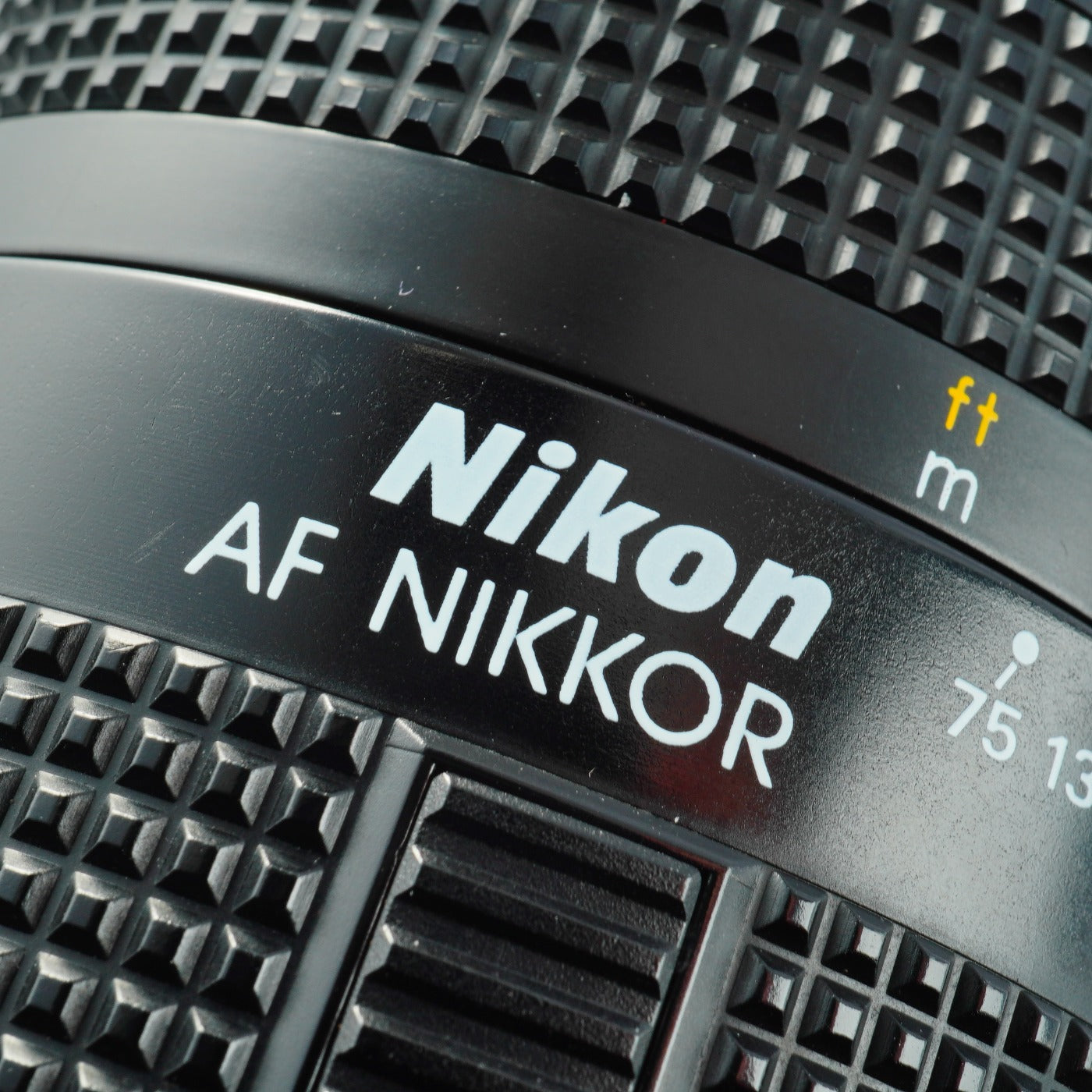 AF NIKKOR 75-300mm f/4.5-5.6 ズームレンズ