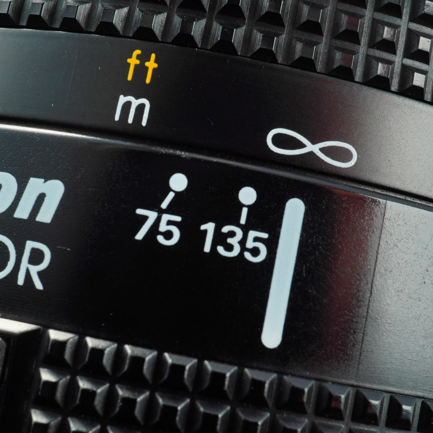 AF NIKKOR 75-300mm f/4.5-5.6 ズームレンズ