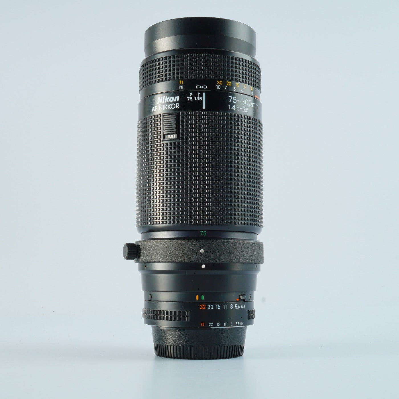 AF NIKKOR 75-300mm f/4.5-5.6 ズームレンズ