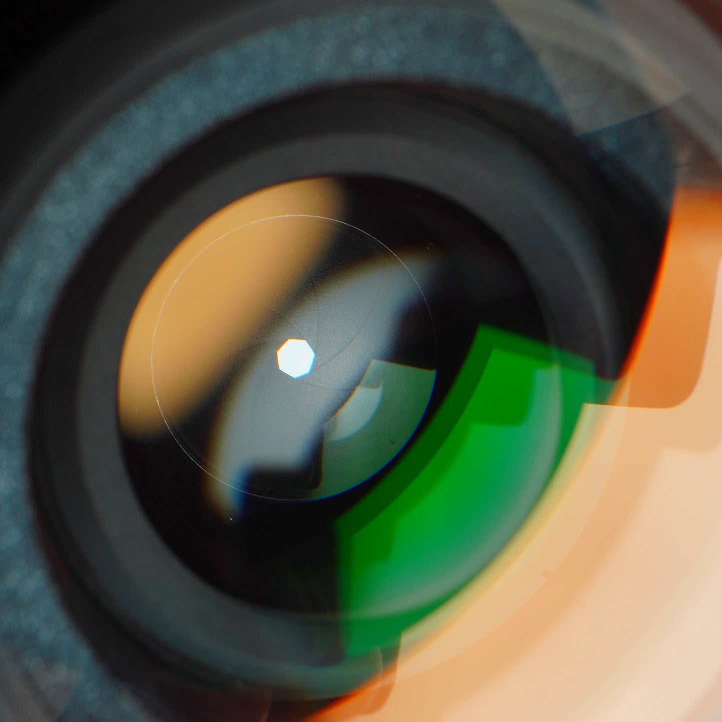 Nikon AF Nikkor 35-105mm F/3.5-4.5  ズームレンズ